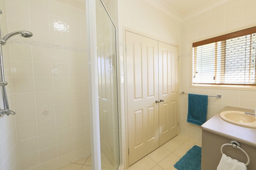 A1 Realty Woodgate Beach Best Holiday 2 Emperor St OPULENT AND SPACIOUS AND