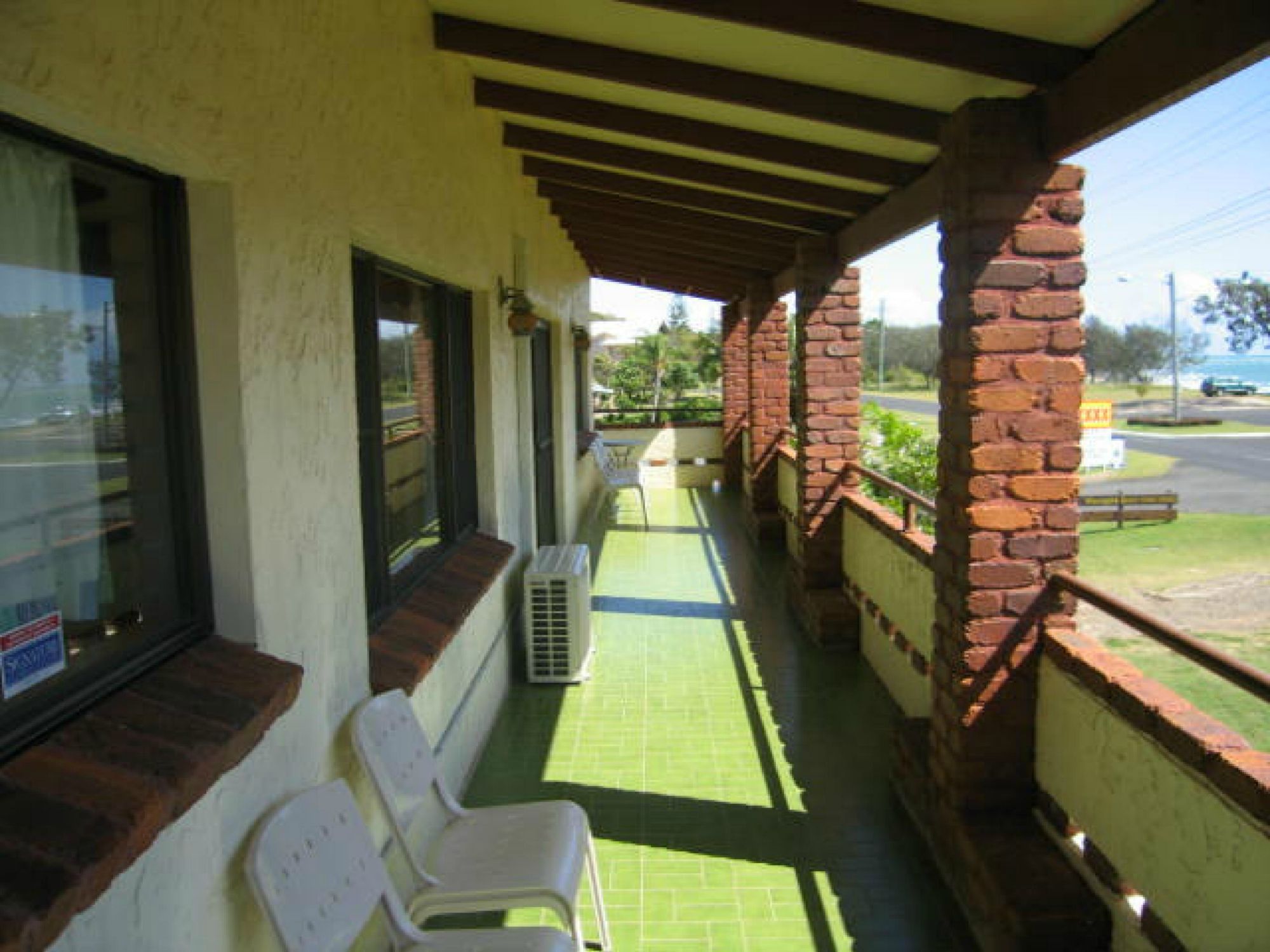 A1 Realty Woodgate Beach Best Holiday 6 BED HOME AT