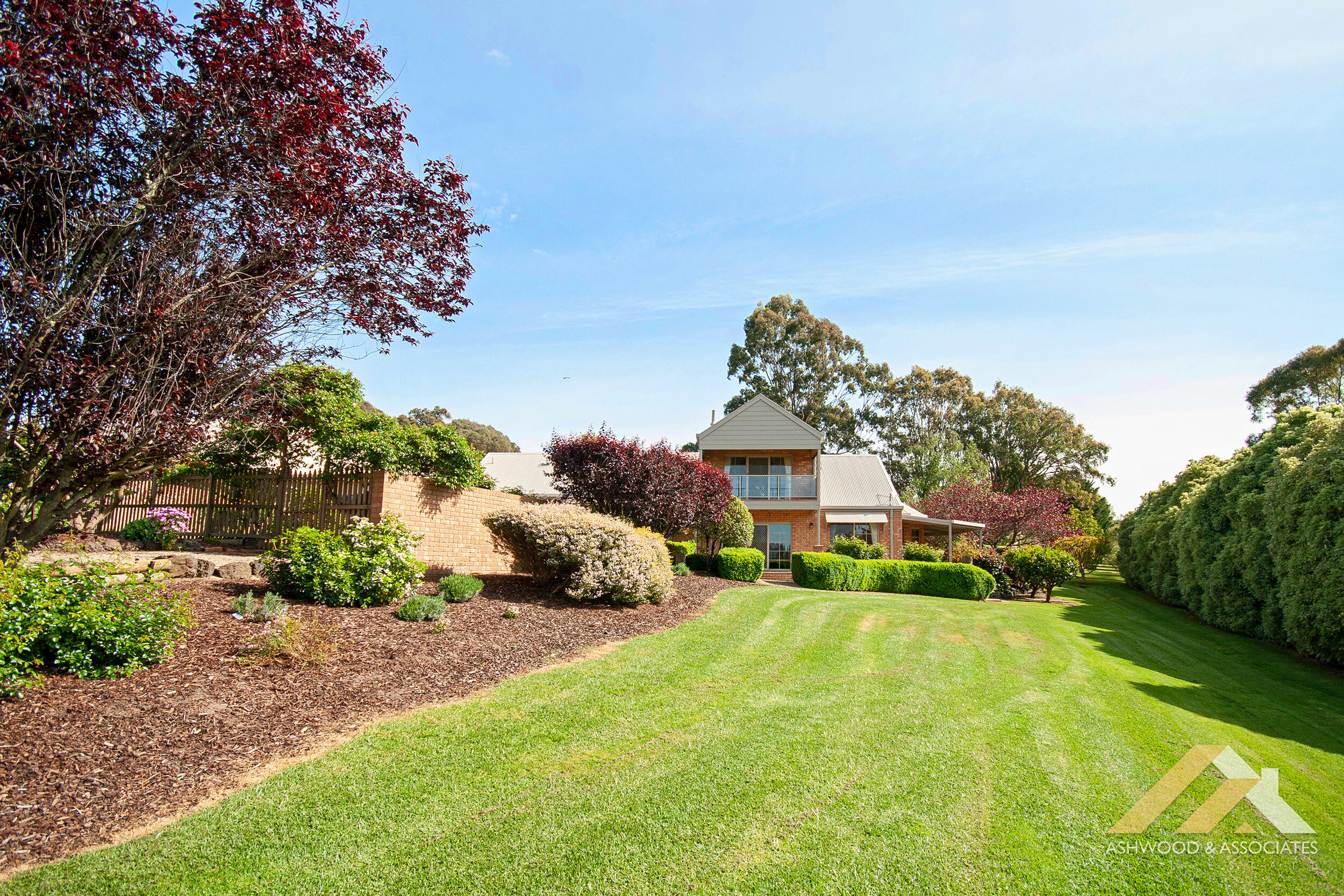 DREAM PROPERTY ON DOYLES Ashwood & Associates Real Estate