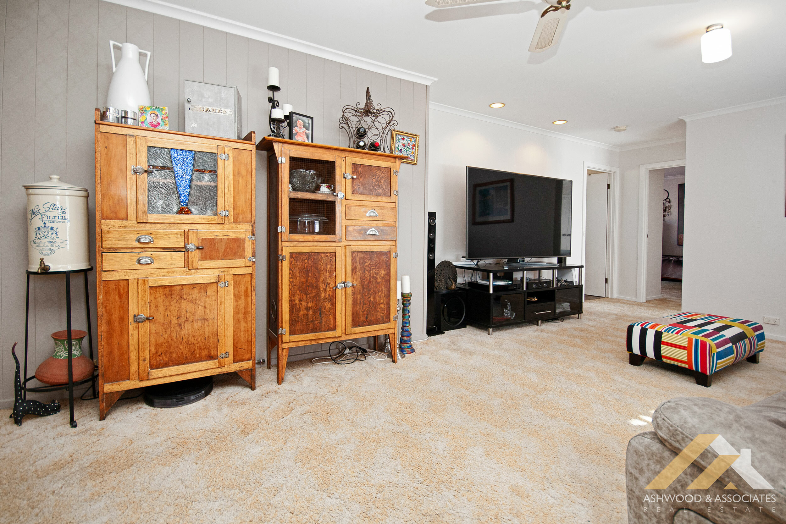 Spacious Town House Ashwood & Associates Real Estate