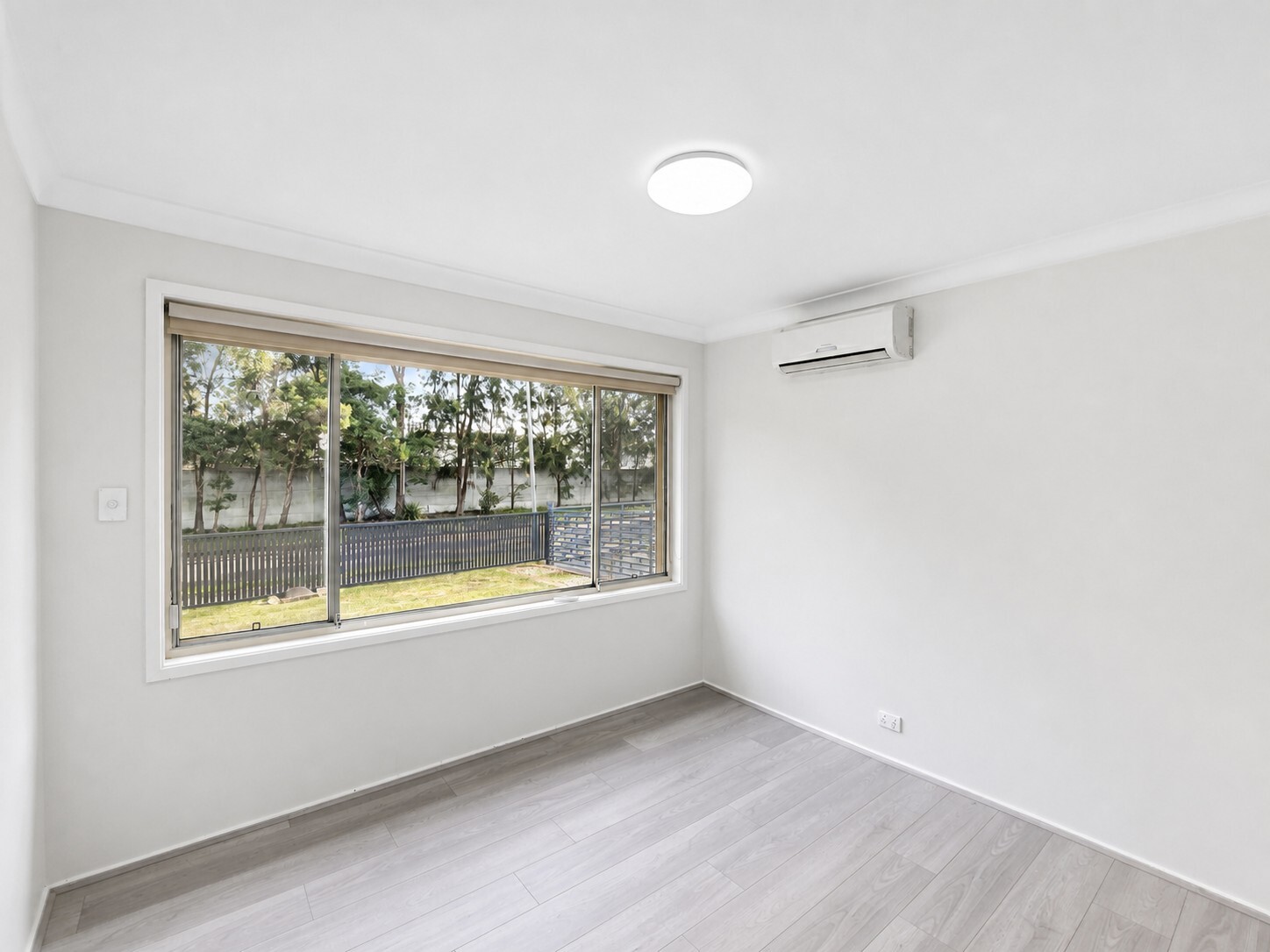 Family Home with Large Backyard in Prime Quakers Hill Location — photo 2 of 7