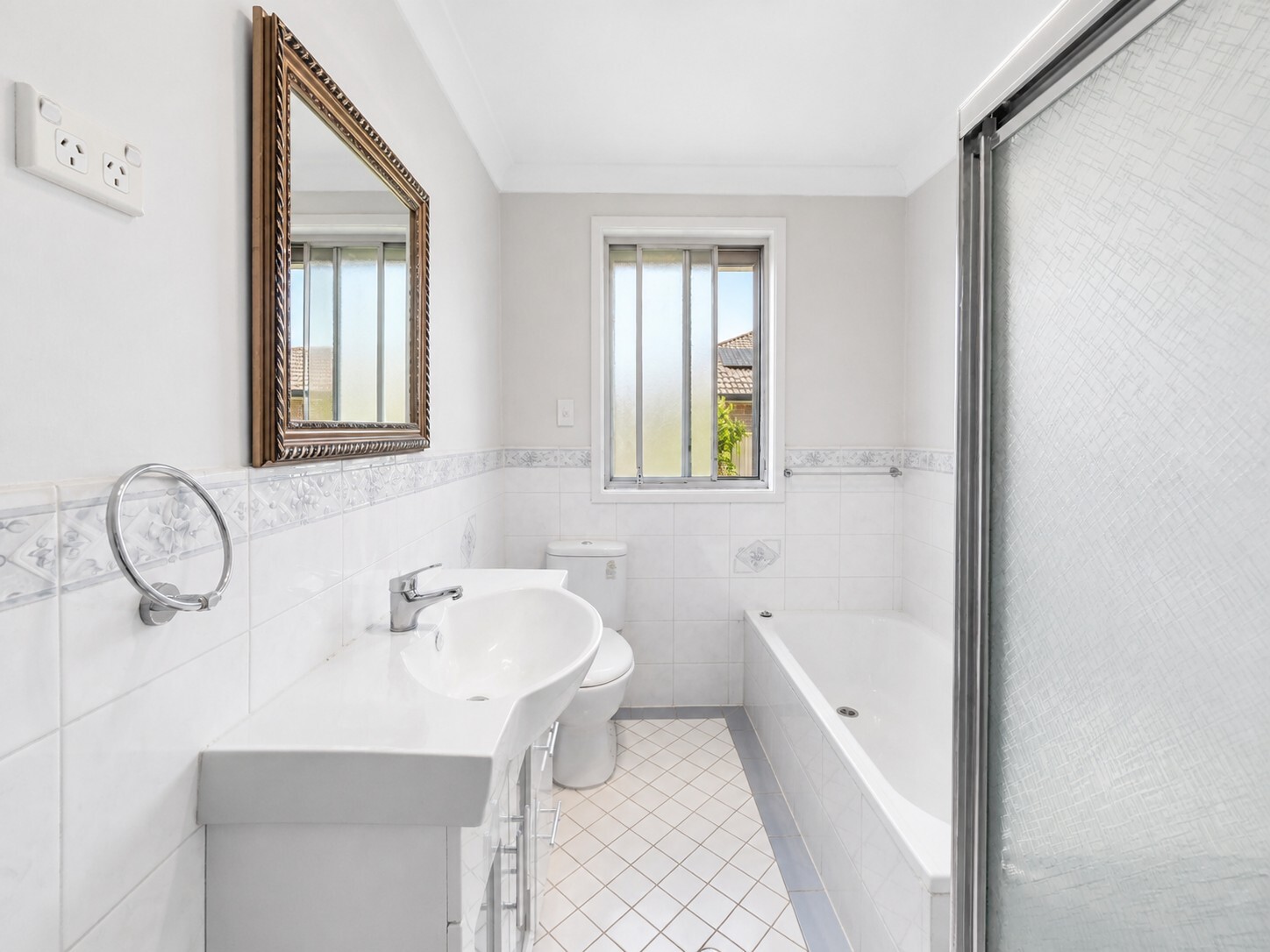 Family Home with Large Backyard in Prime Quakers Hill Location — photo 3 of 7