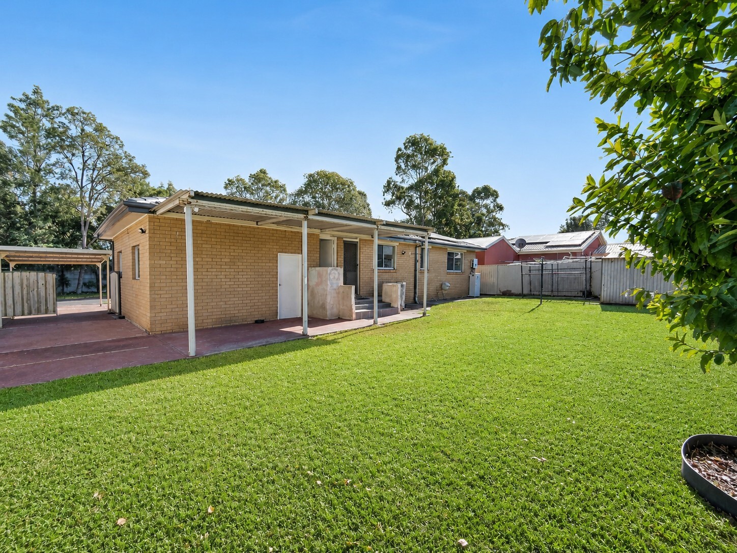 Family Home with Large Backyard in Prime Quakers Hill Location — photo 5 of 7