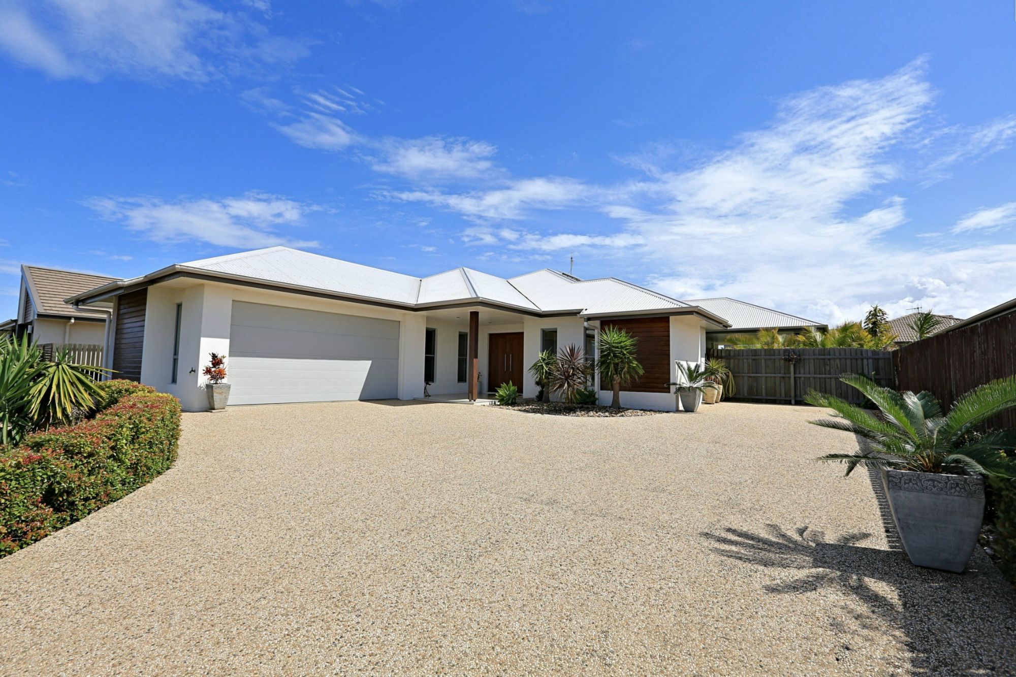 Bargara Real Estate PRESTIGE LOCATIONBARGARA VIEWSPARK LAKE