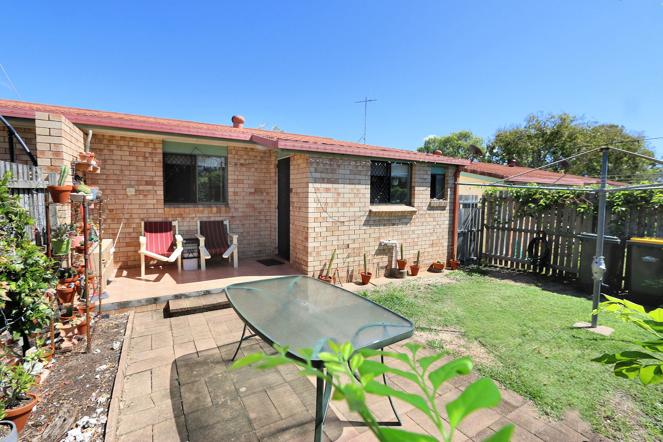 Bargara Real Estate LOWSET UNIT CENTRAL BARGARA OCEAN, SHOPS