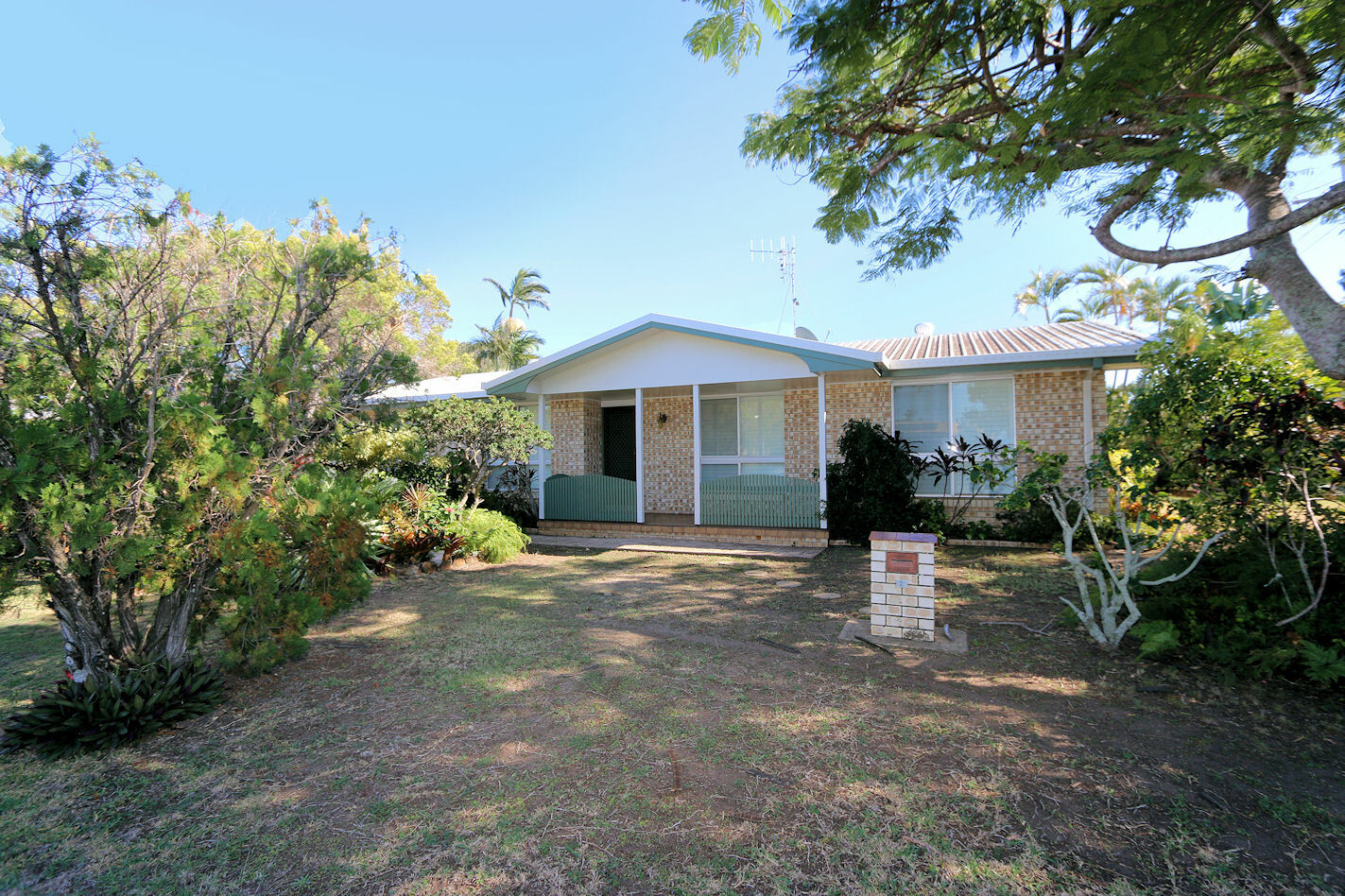 Bargara Real Estate CENTRAL BARGARA...NEAT AND TIDY