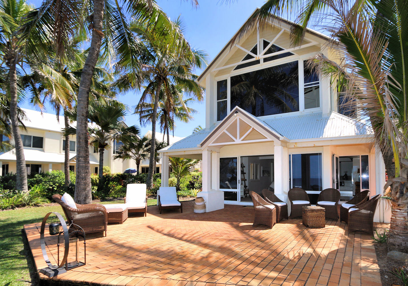 Bargara Real Estate Luxurious Beach Front Unit