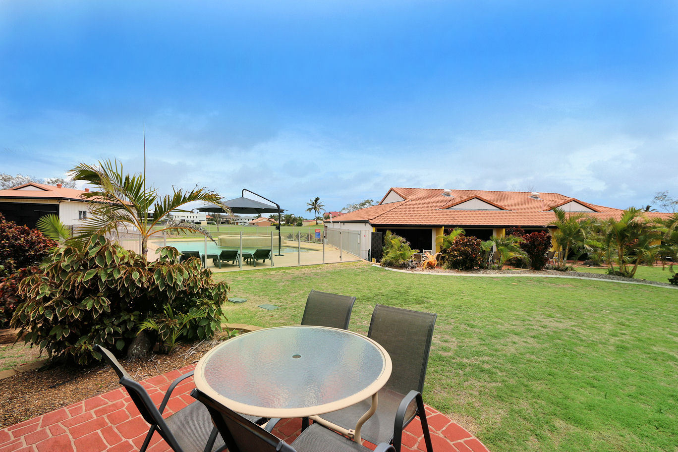 Bargara Real Estate COASTAL UNIT ON GOLF COURSE...WALKIN AND WALKOUT.