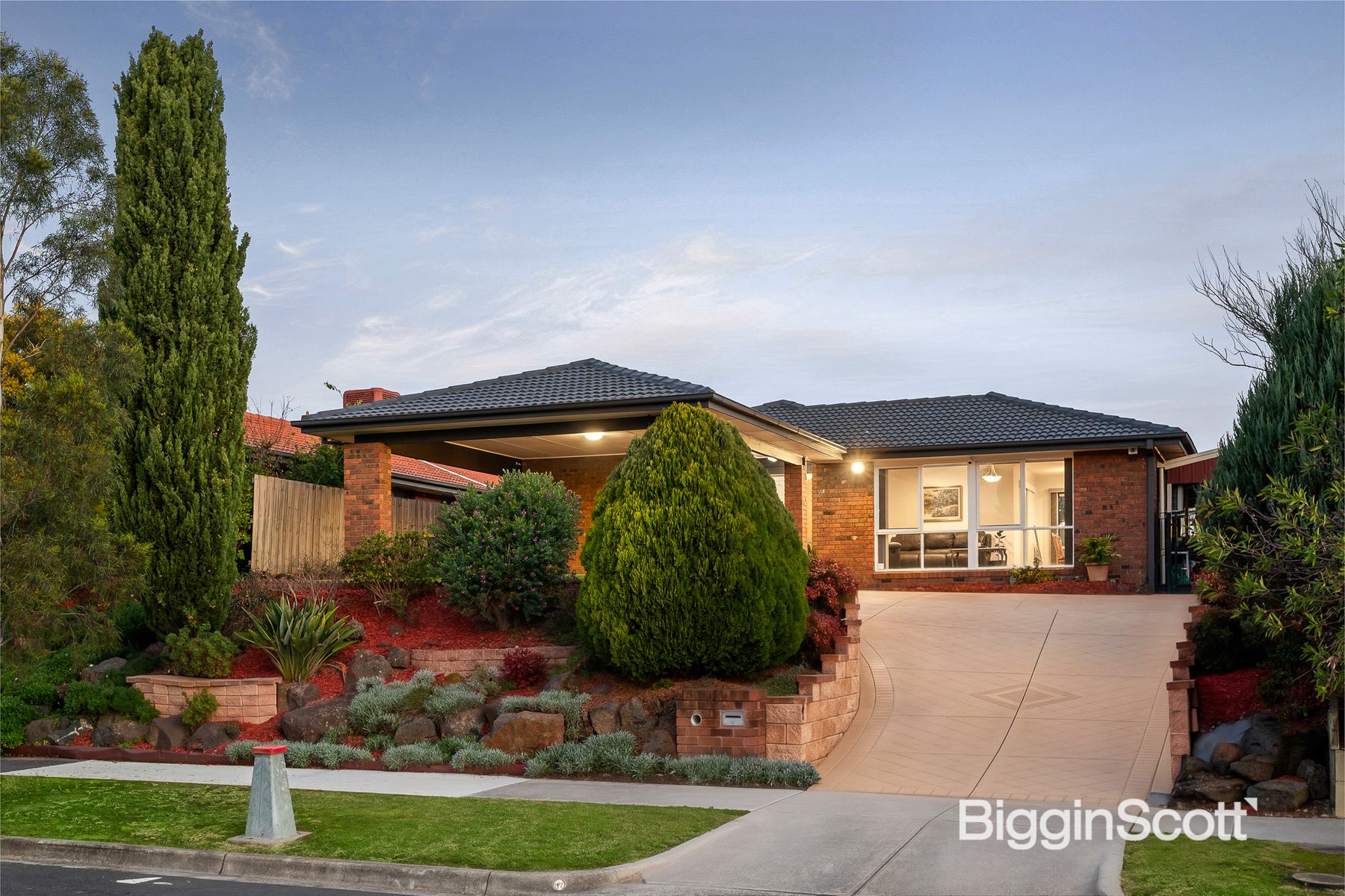 87 Larnoo Drive, Doncaster East VIC 3109