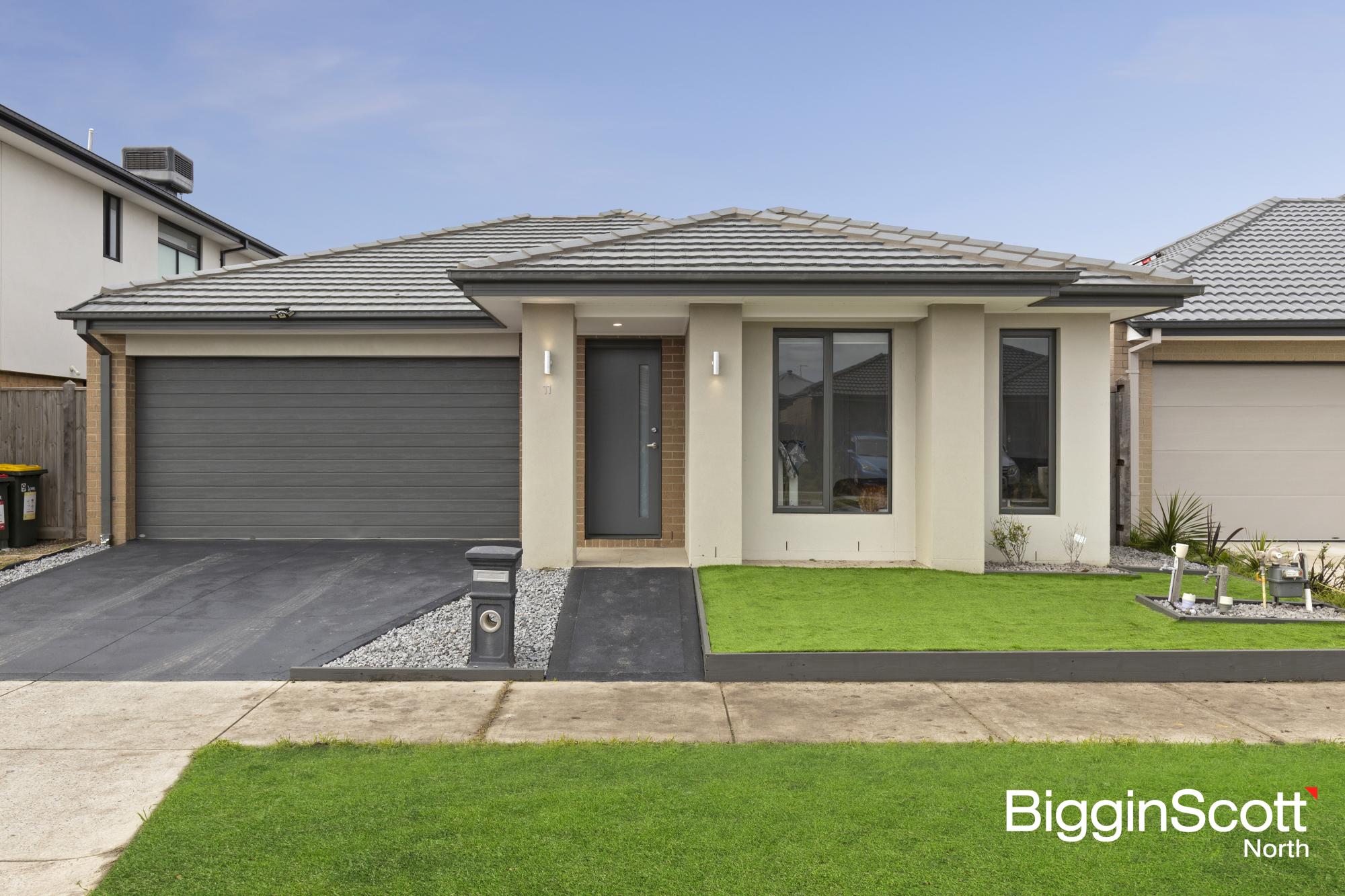 11 Salisbury Terrace, Mickleham VIC 3064