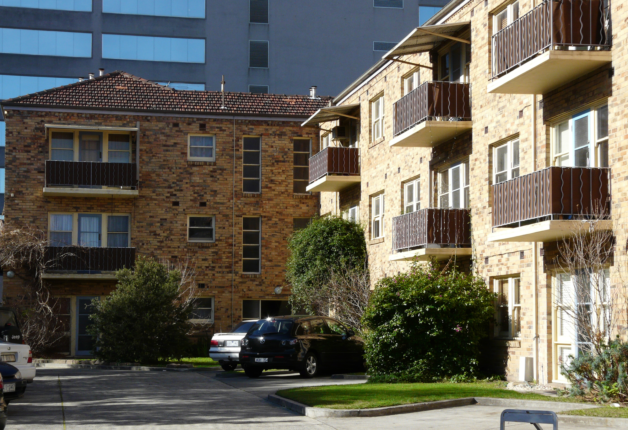 Lifestyle & Location Opposite Albert Park BigginScott