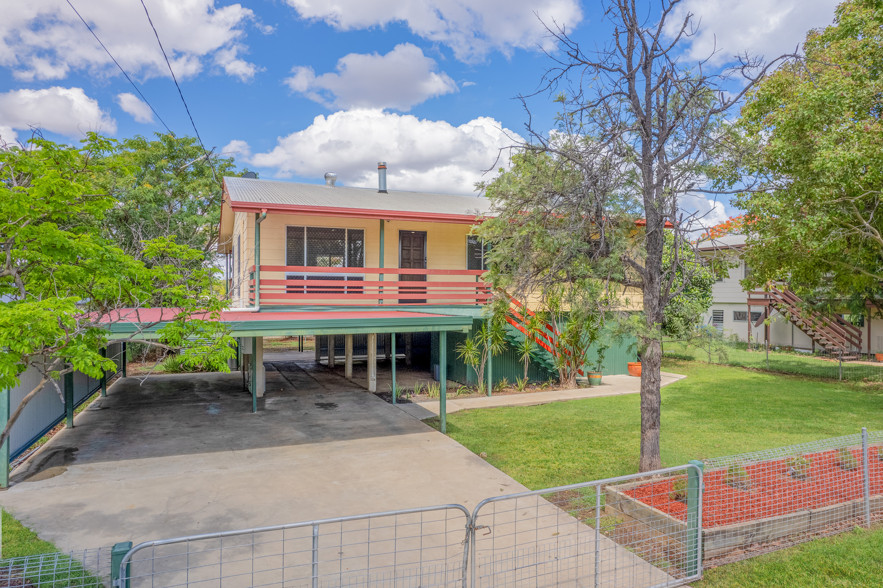 3 Mclean St, Capella QLD 4723