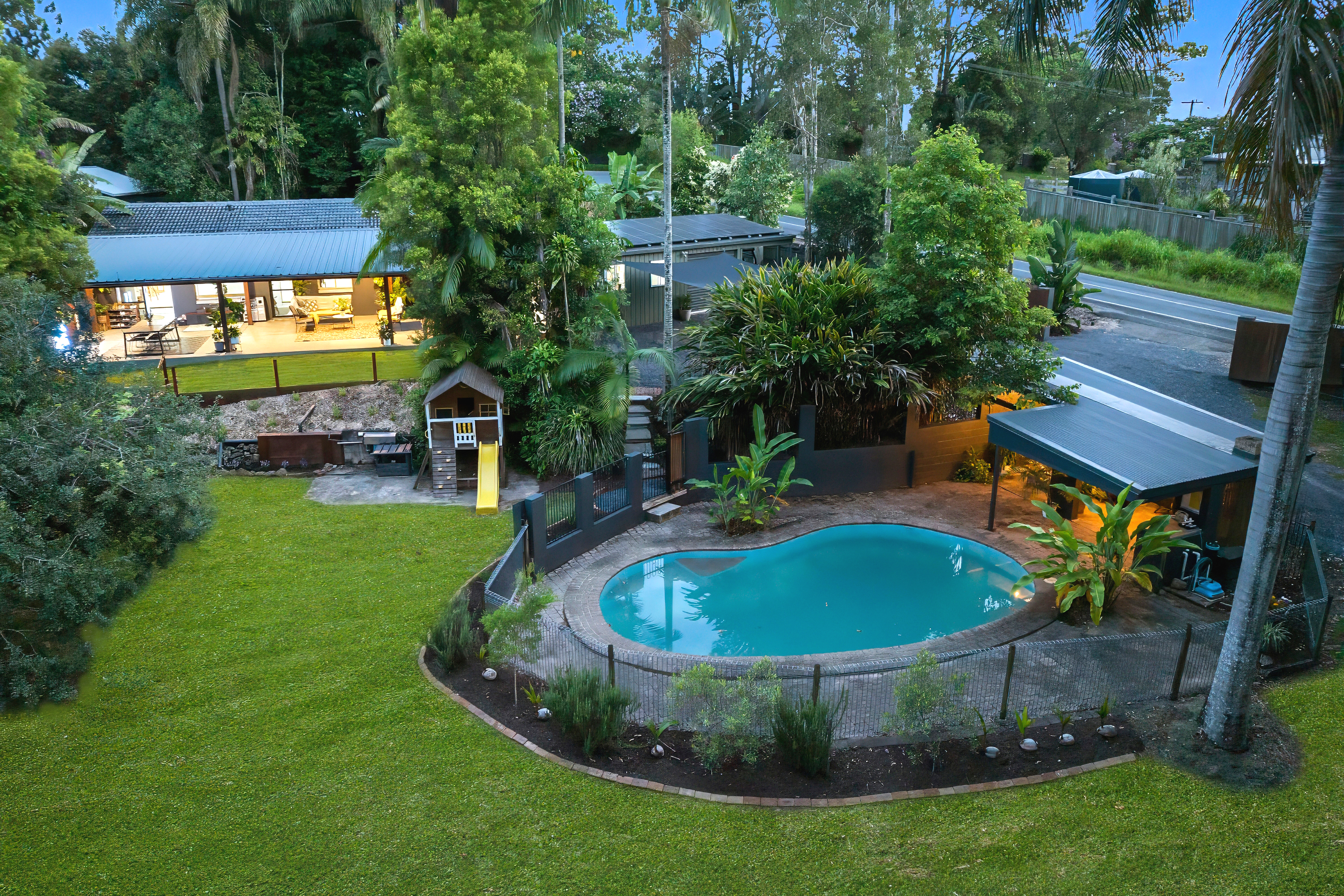 3 Reids Rd, West Woombye QLD