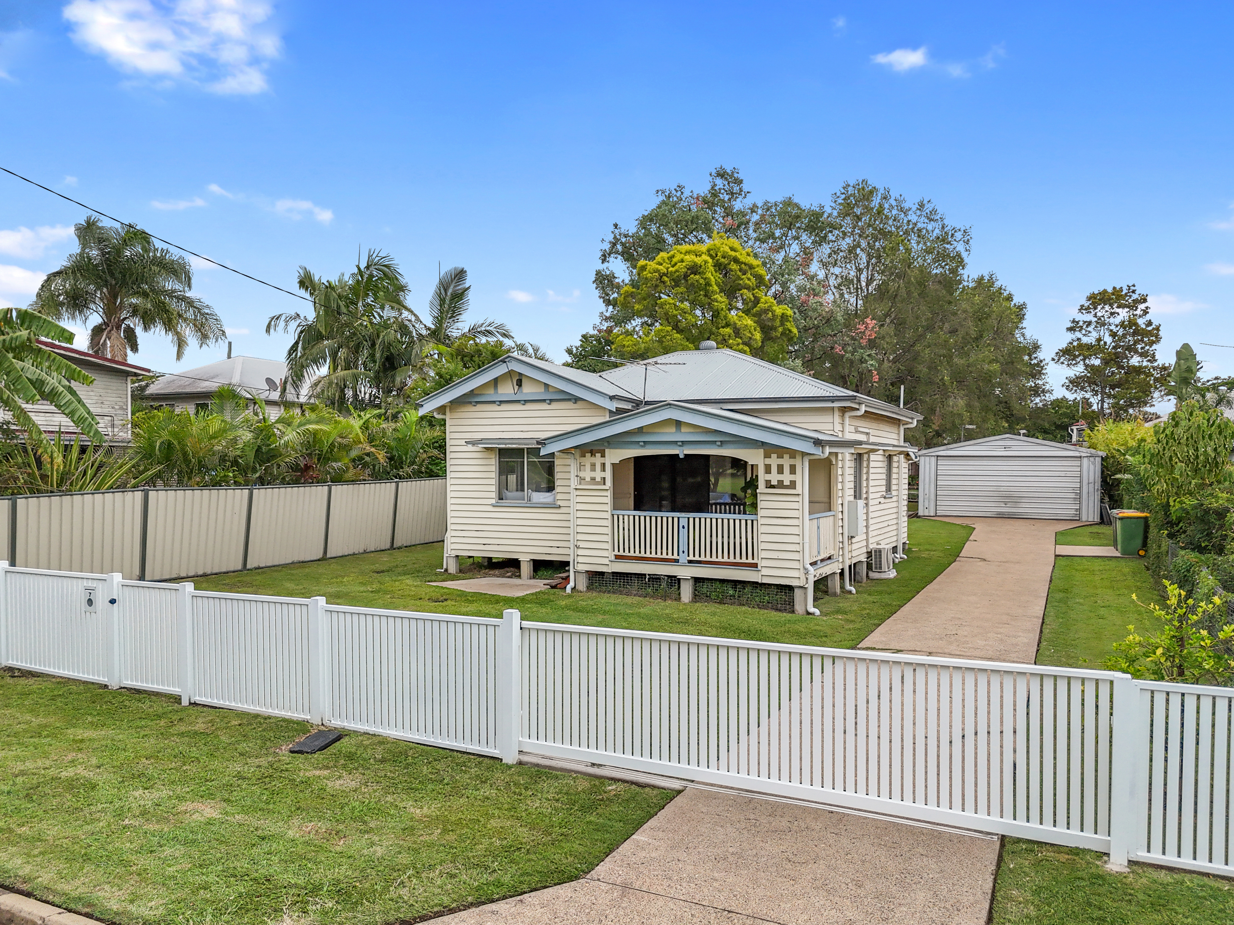 7 Easton St, Newtown QLD 4305