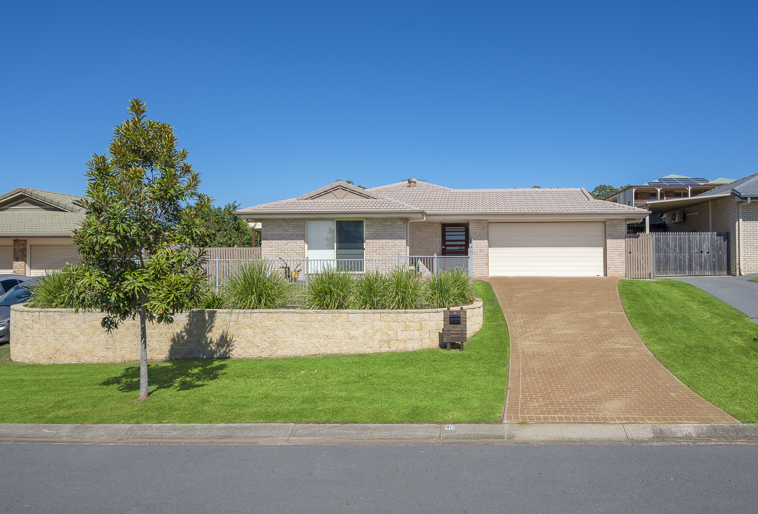 10 Johnston Ave, Birkdale QLD 4159
