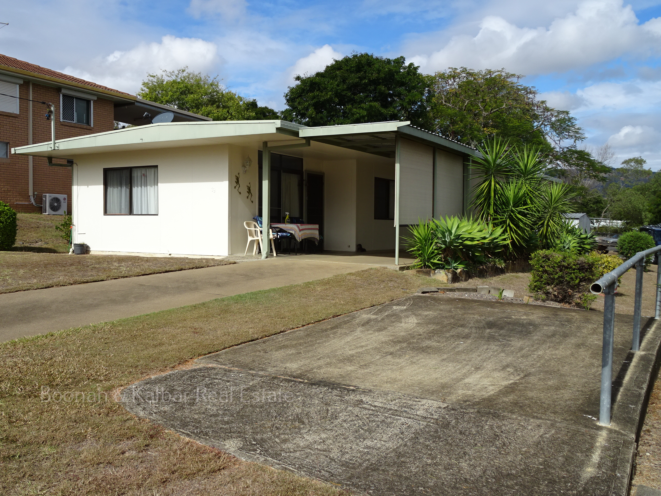 19 Davies St