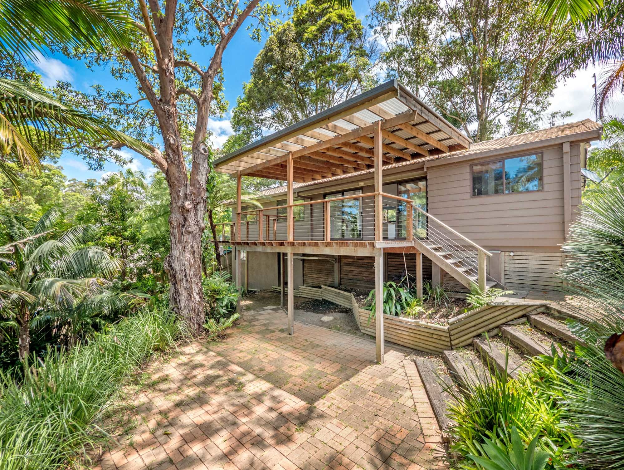 8 Gilba Ave, Ocean Shores NSW 2483