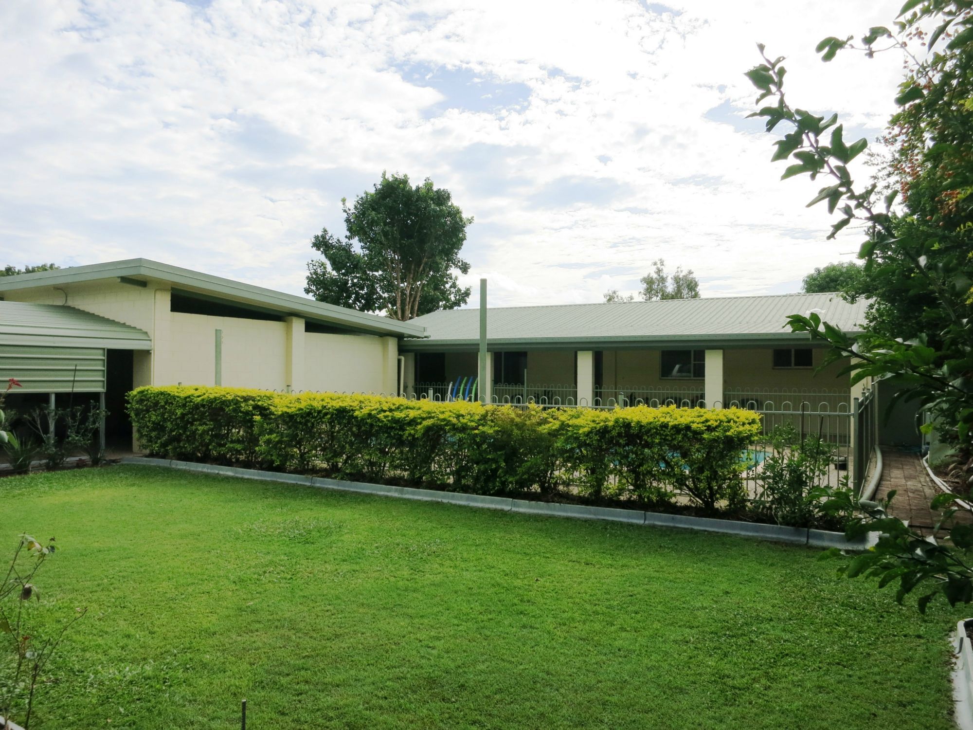 Cardwell & District Real Estate 5 bedroom, 3 bathroom family home