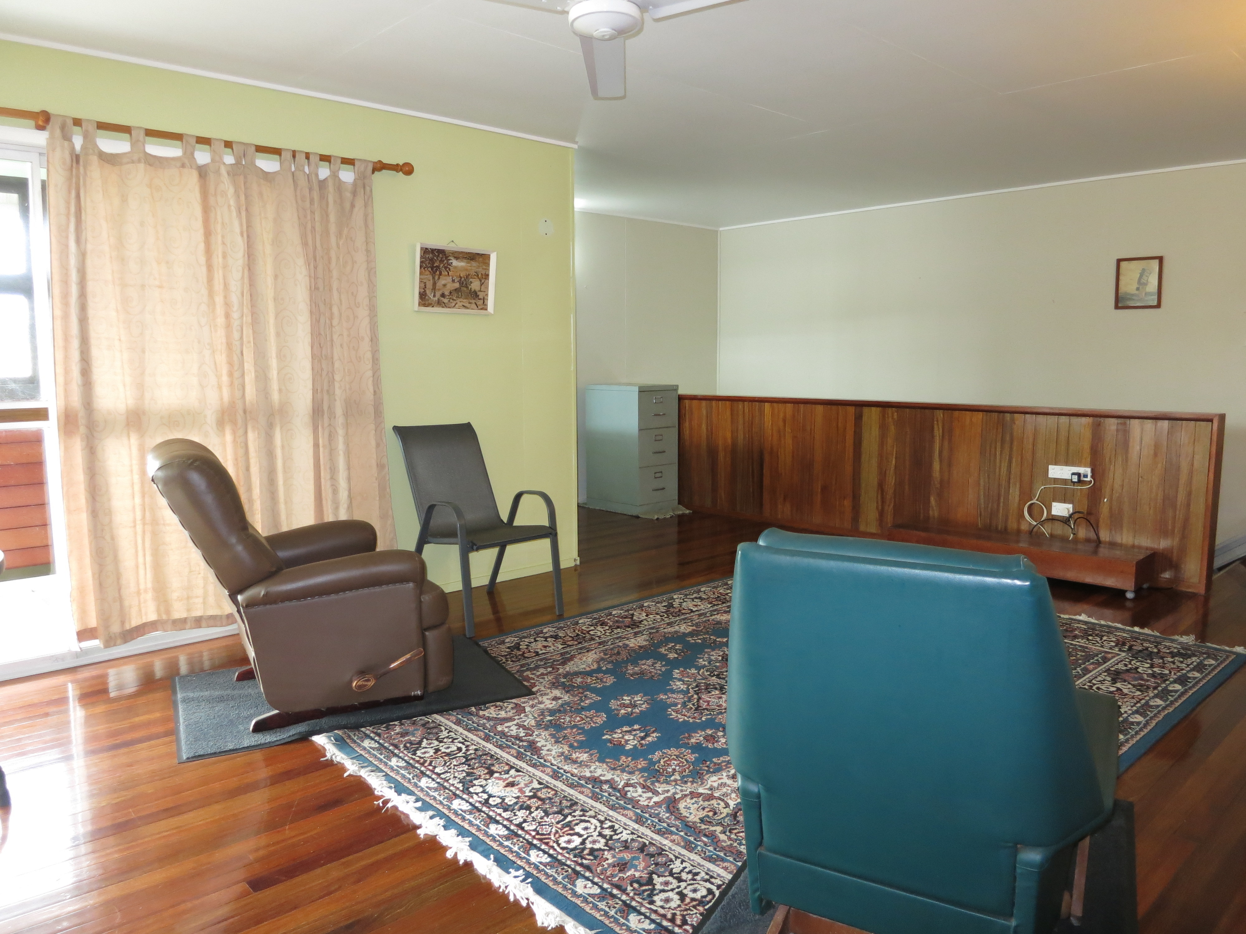 Cardwell & District Real Estate Spacious 3b/r beach house has Sea