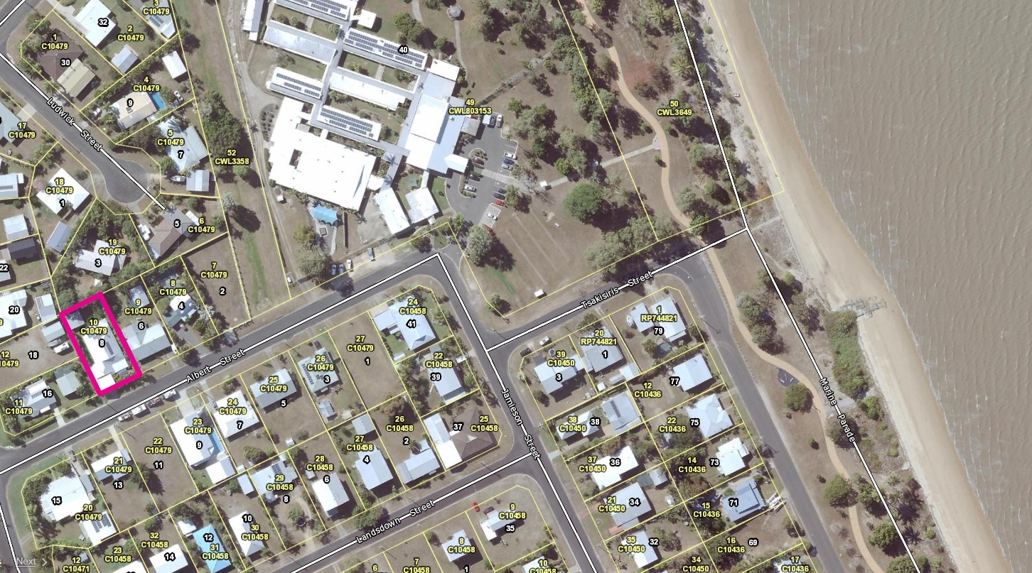 Cardwell & District Real Estate Spacious three bedroom executive