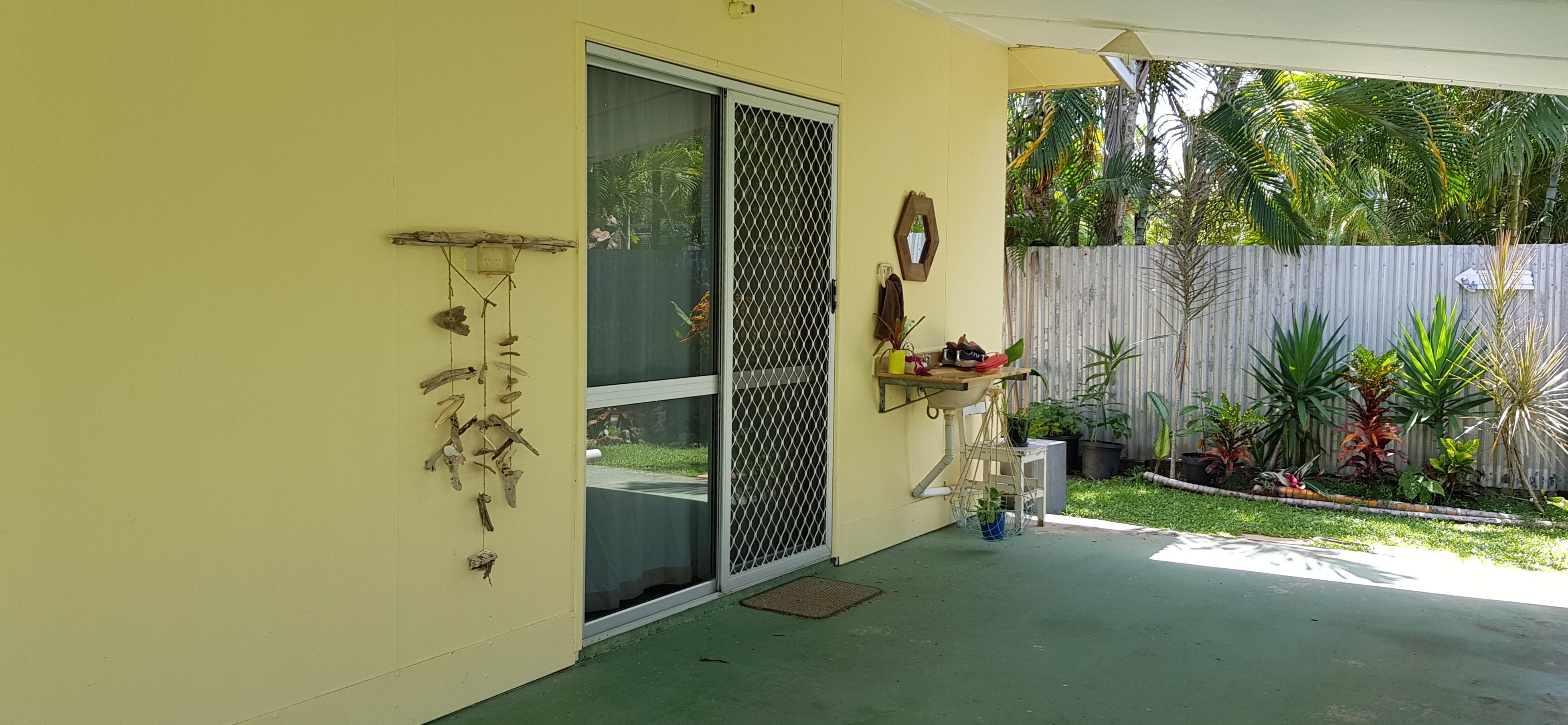 Cardwell & District Real Estate Affordable 2b/r holiday home is close
