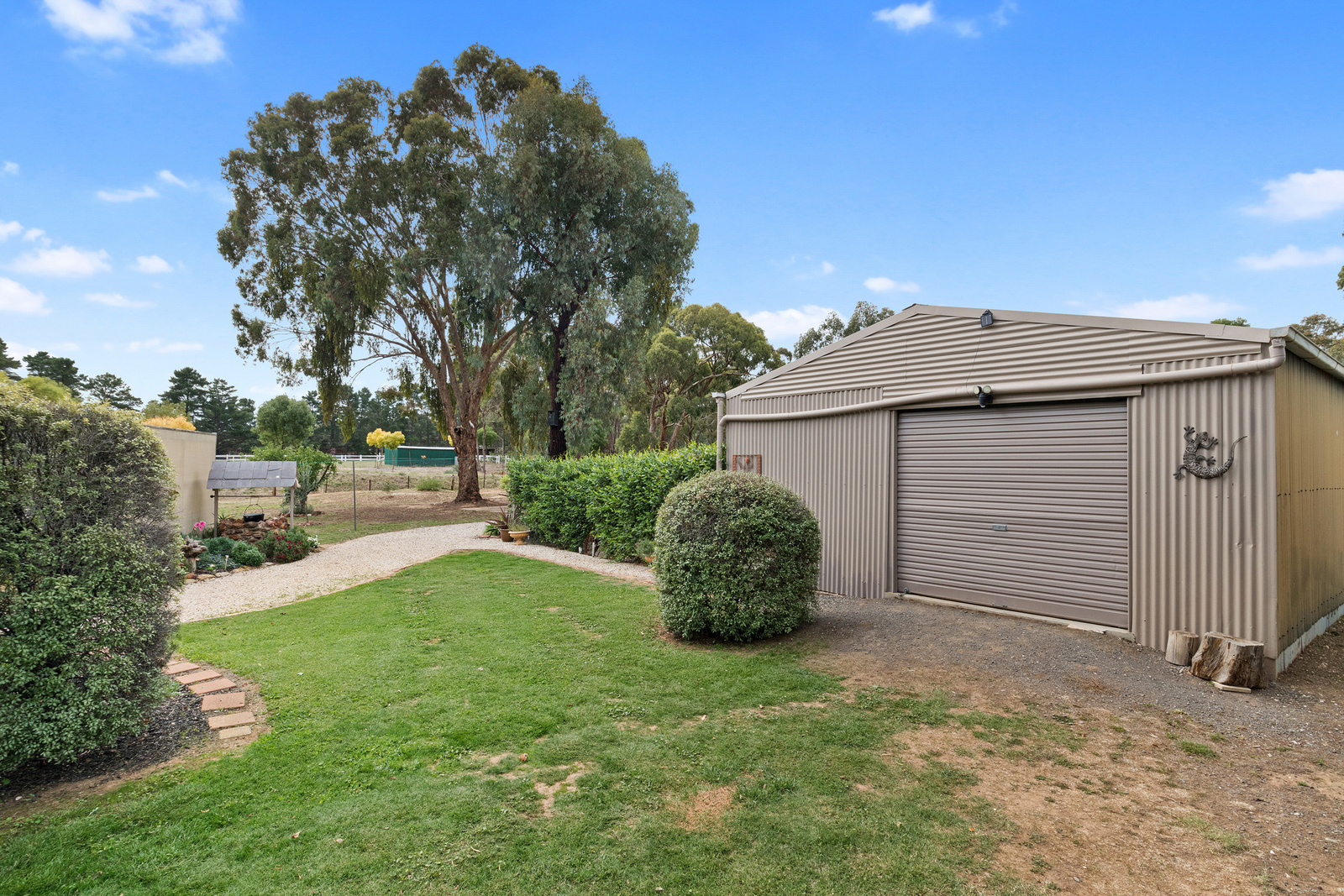 Maldon area under 560k........HOUSE, 2 ACRES, BIG SHED, 3 BED, FLAT