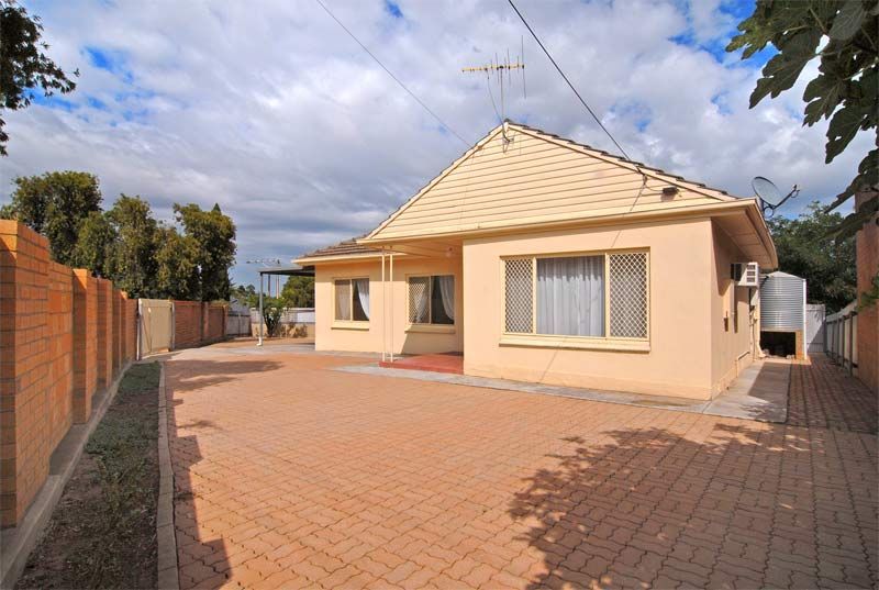 46 Bowman Cres, Enfield