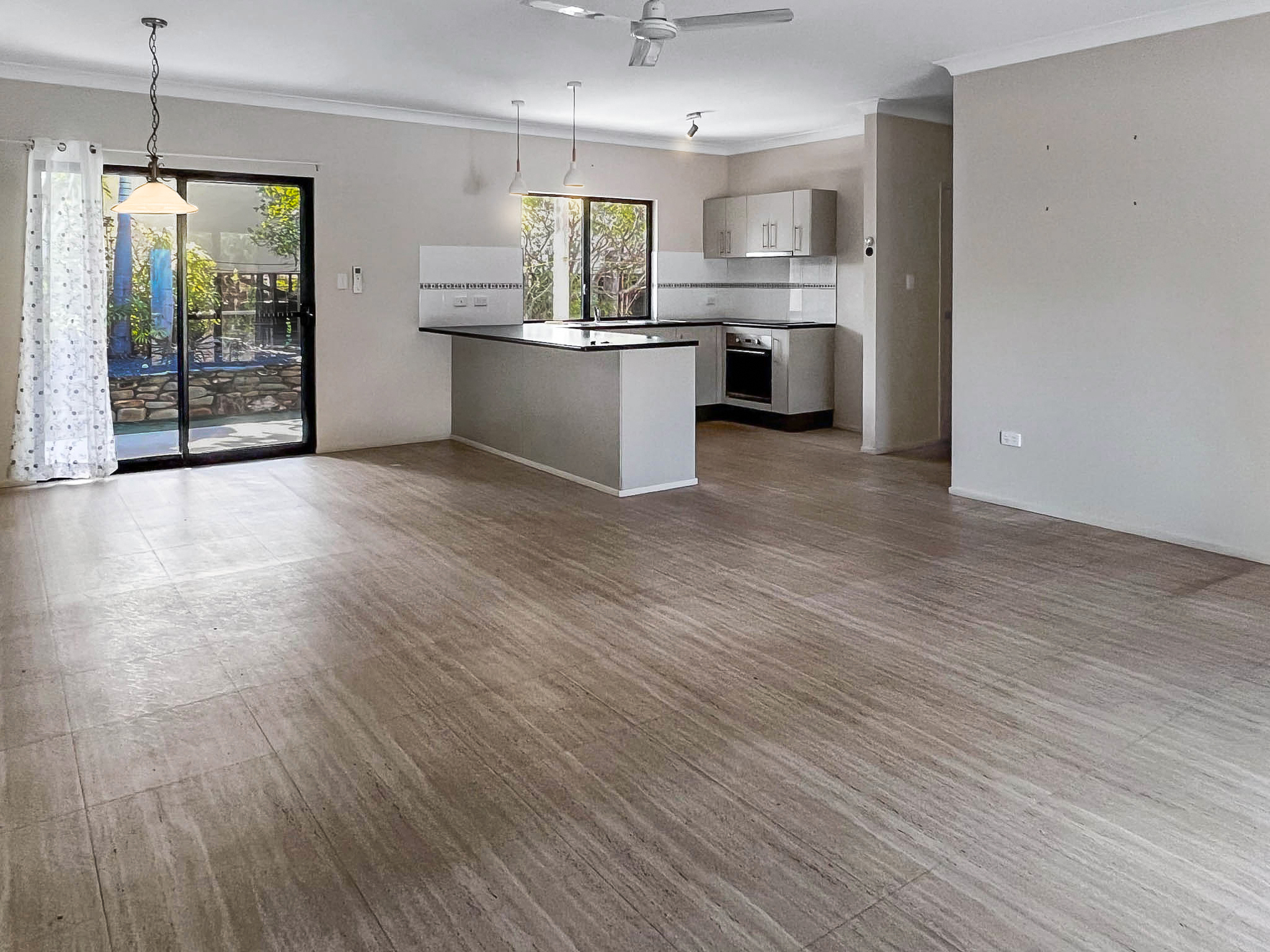 Just listed!! Excellent location, low maintenance, ready to move into/rent Cooktown Platinum