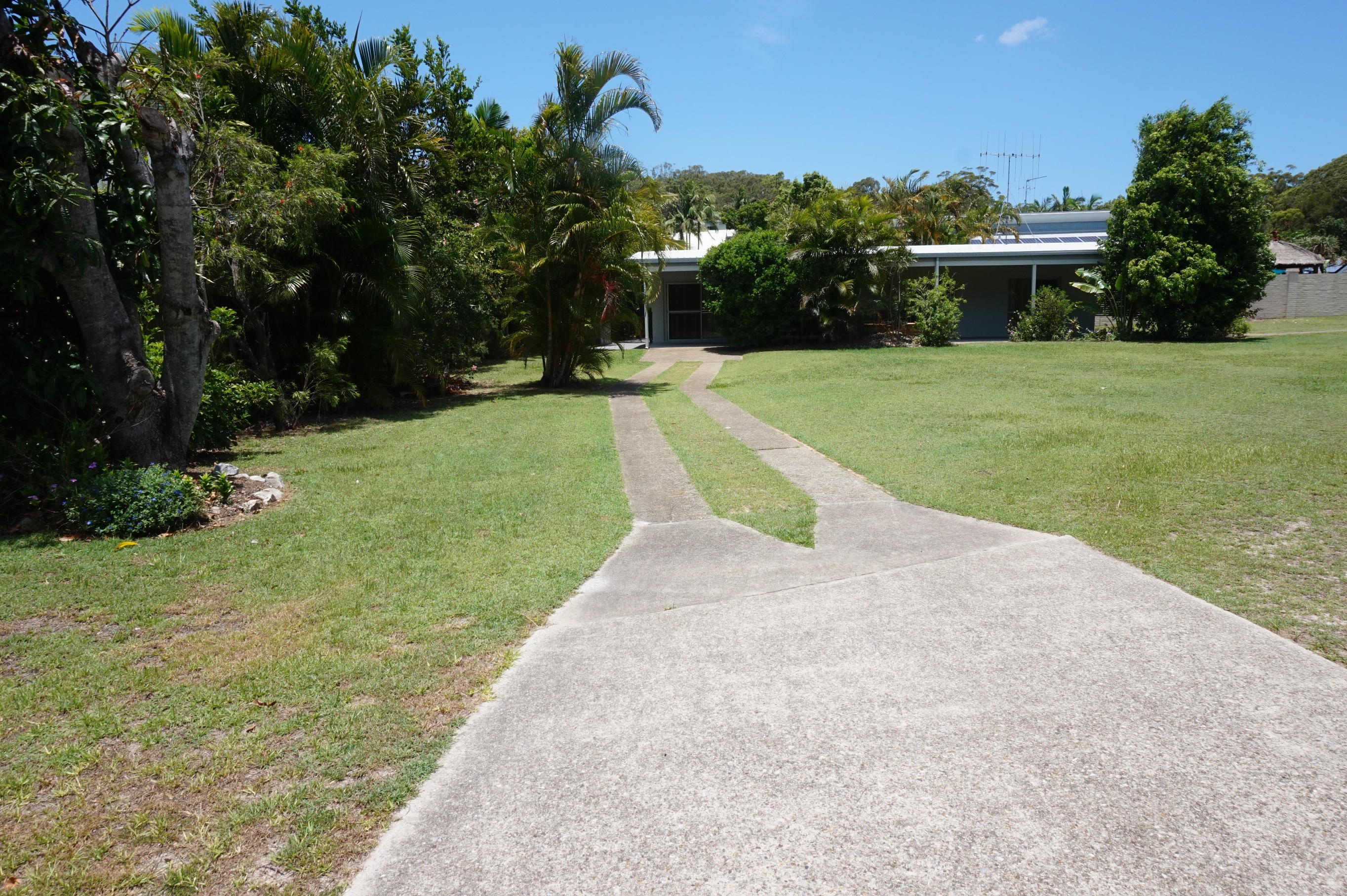 Cooloola Coast Realty Comfortable Beach House. Plenty of boat parking