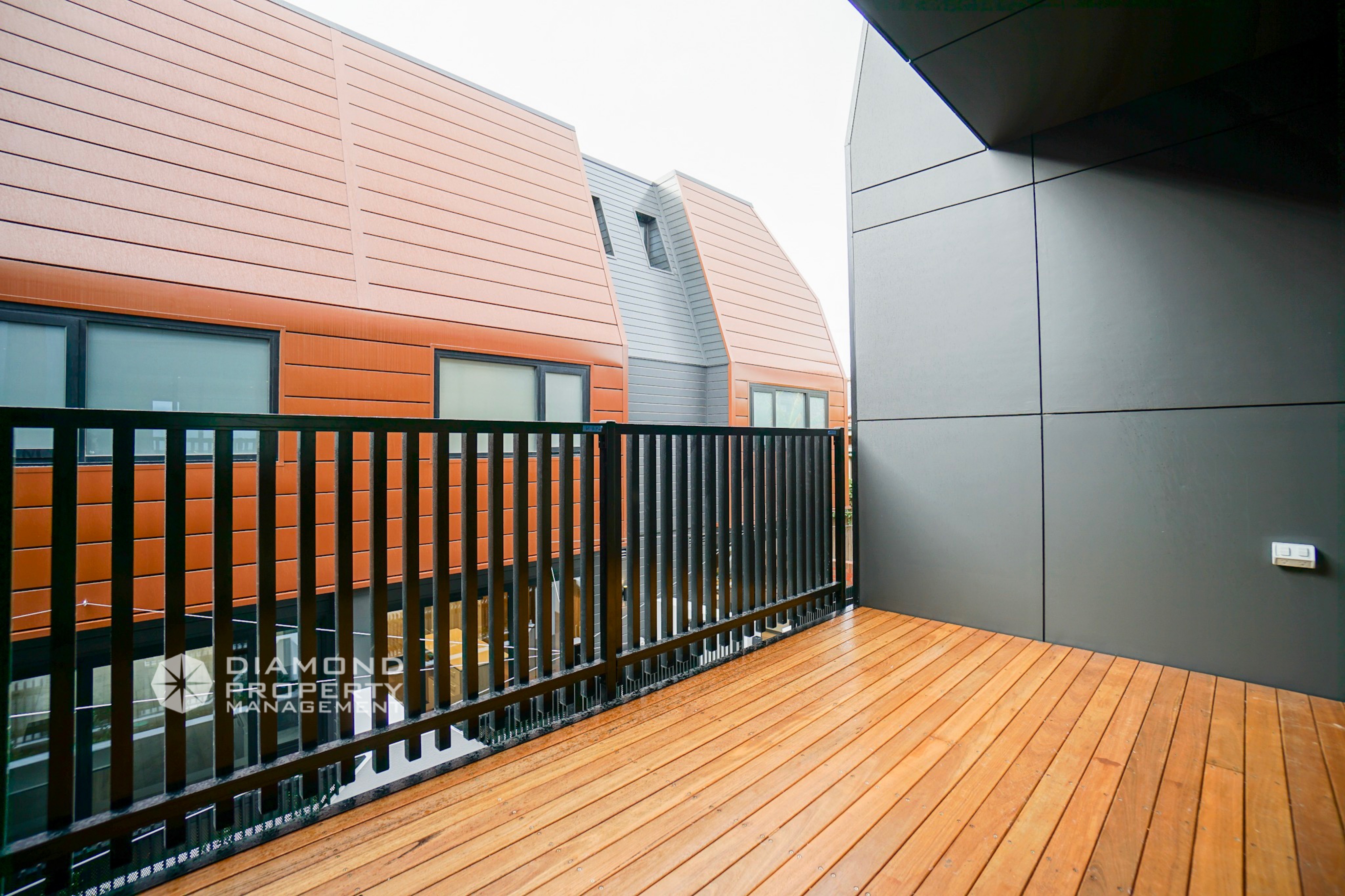 Diamond Property Management Prime Location Brand New Townhouse Within