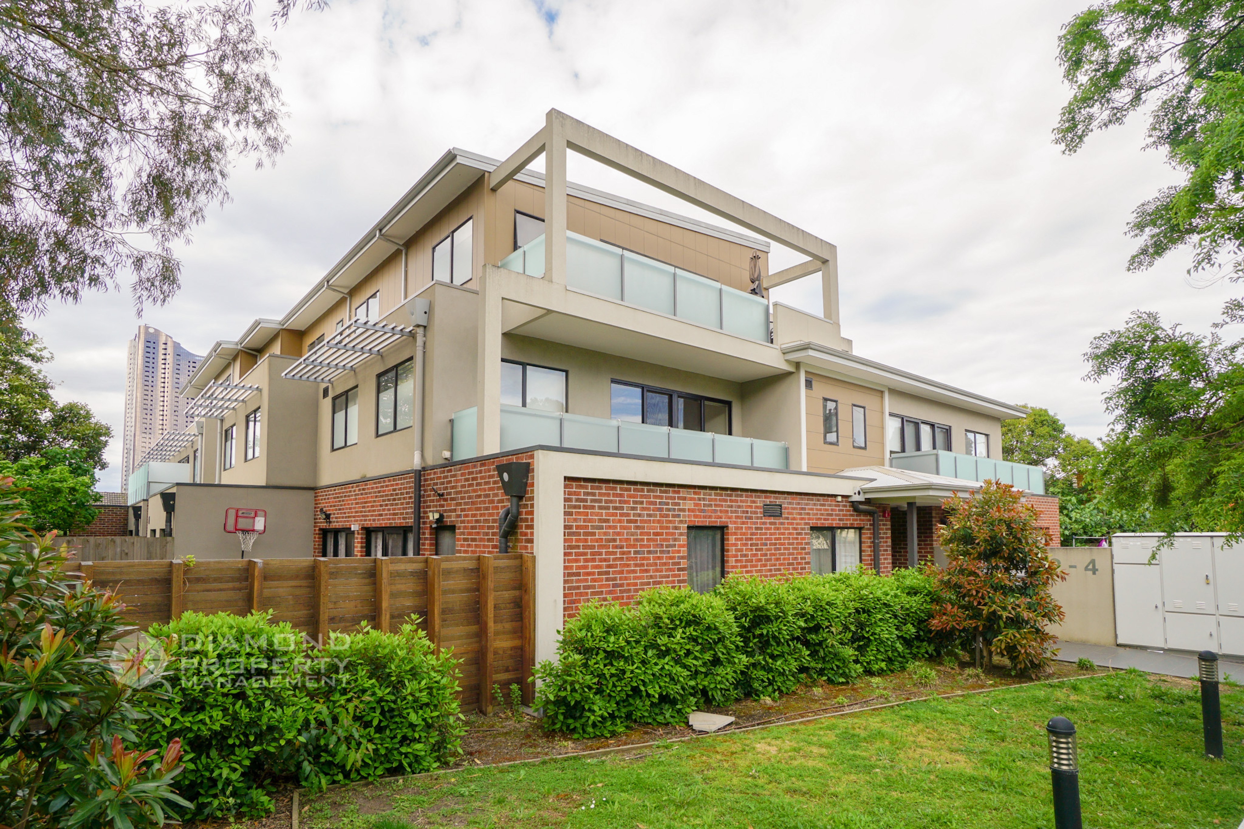 Diamond Property Management Courtyard Ground Floor Apartment In Box Hill