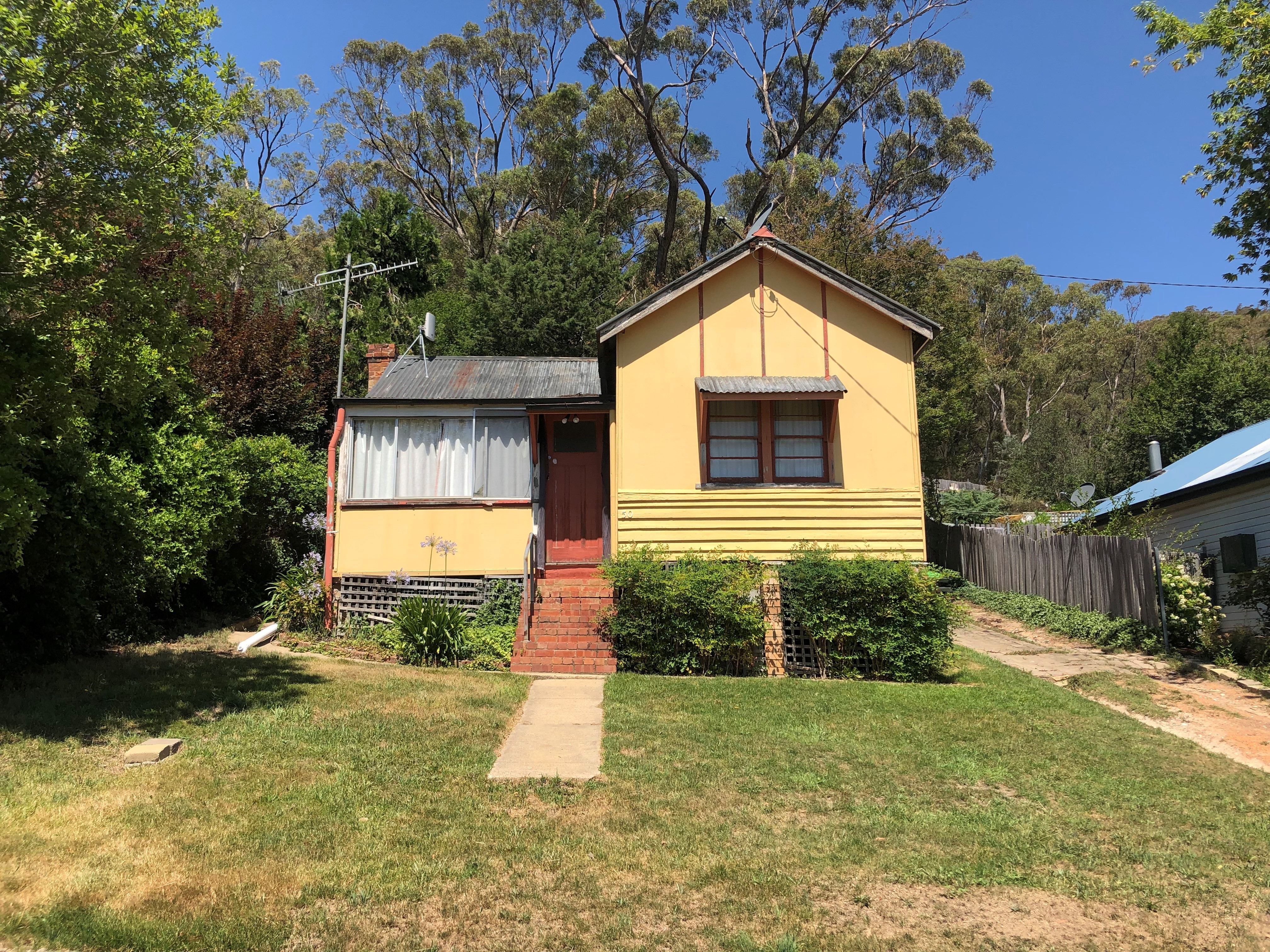 Cottage in Captains Flat EstateRealty