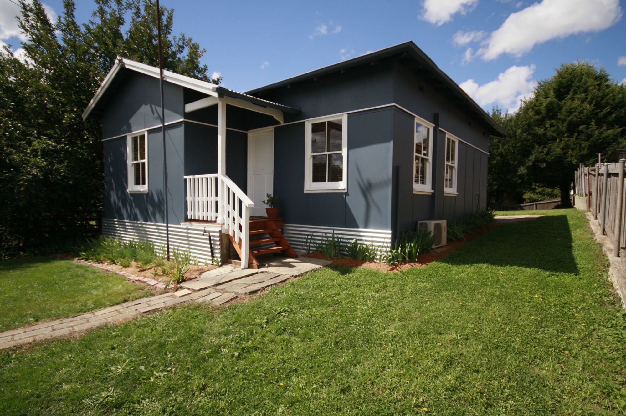 CLASSIC MINERS COTTAGE EstateRealty