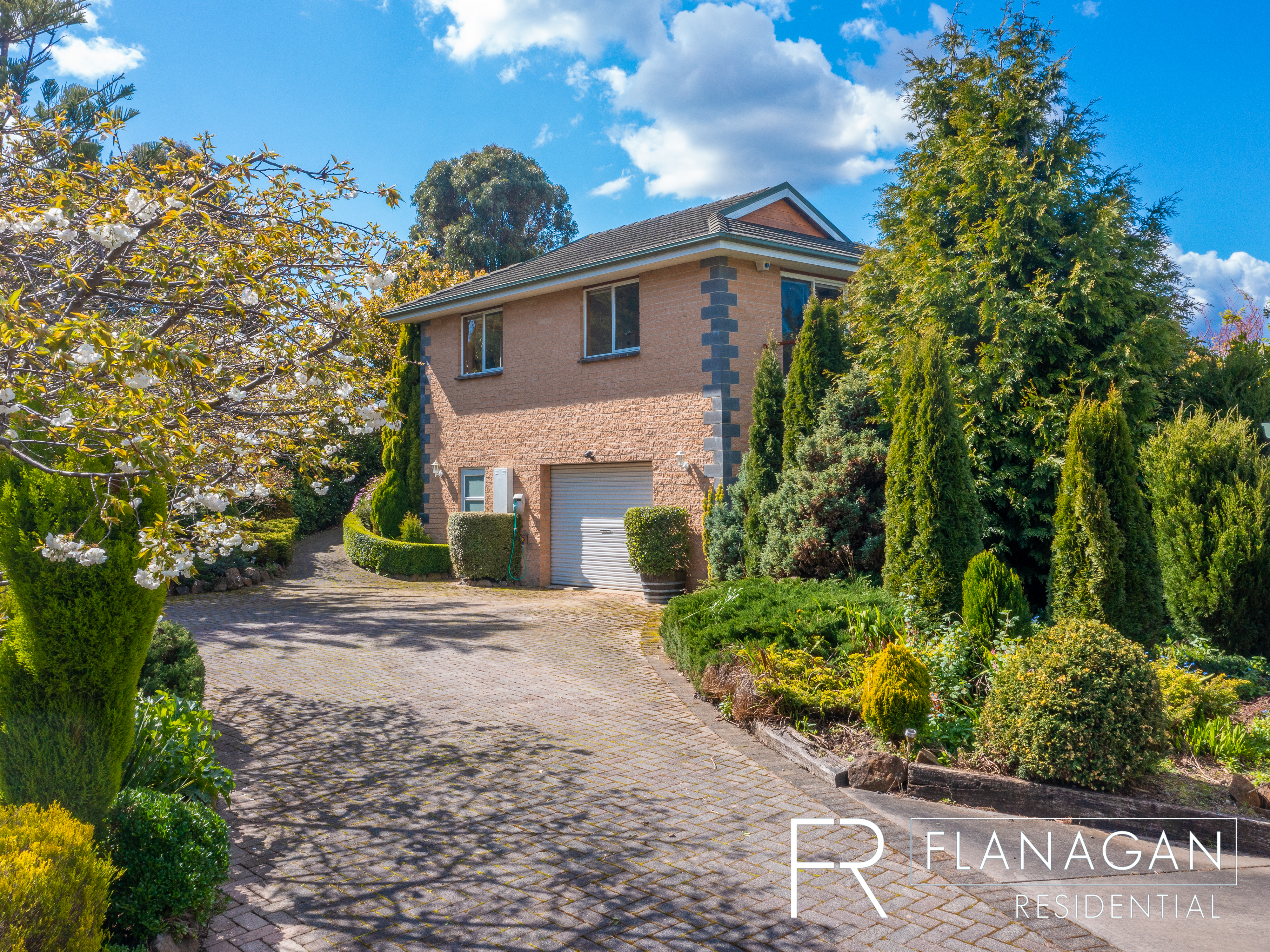 For Sale | Rae Smith | Flanagan Residential | Grindelwald