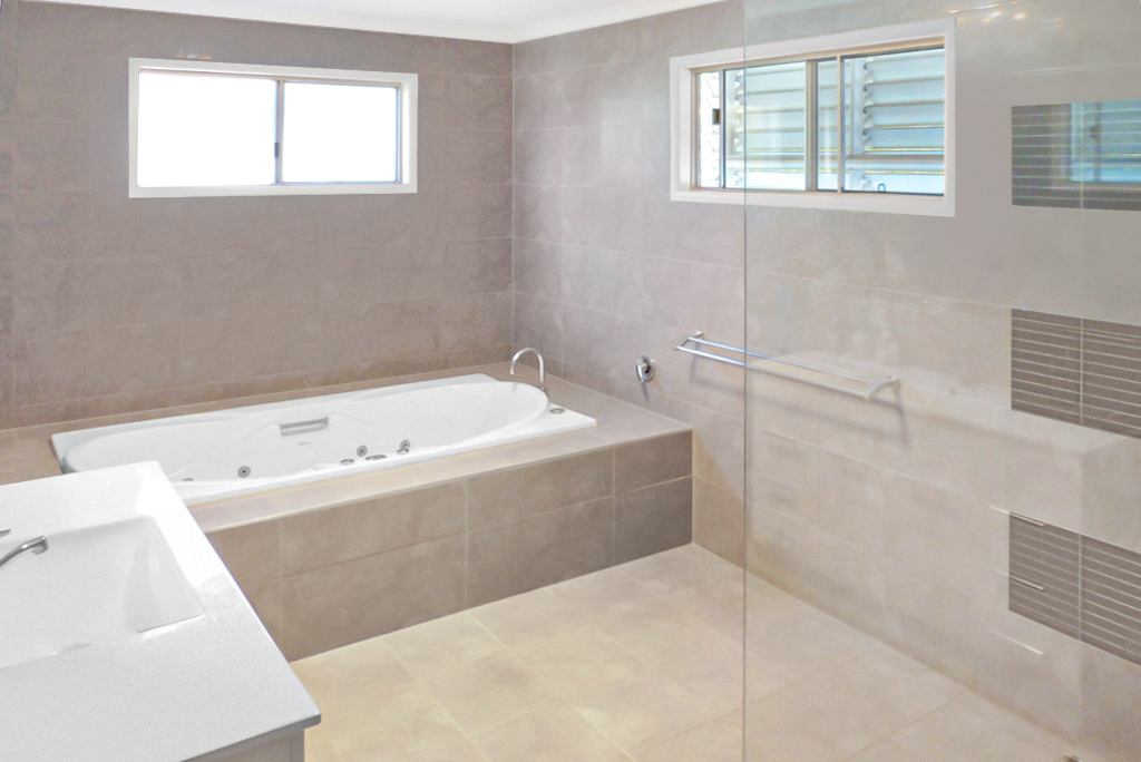 Gladstone Real Estate ESTABLISHED FAMILY HOME WITH POOL