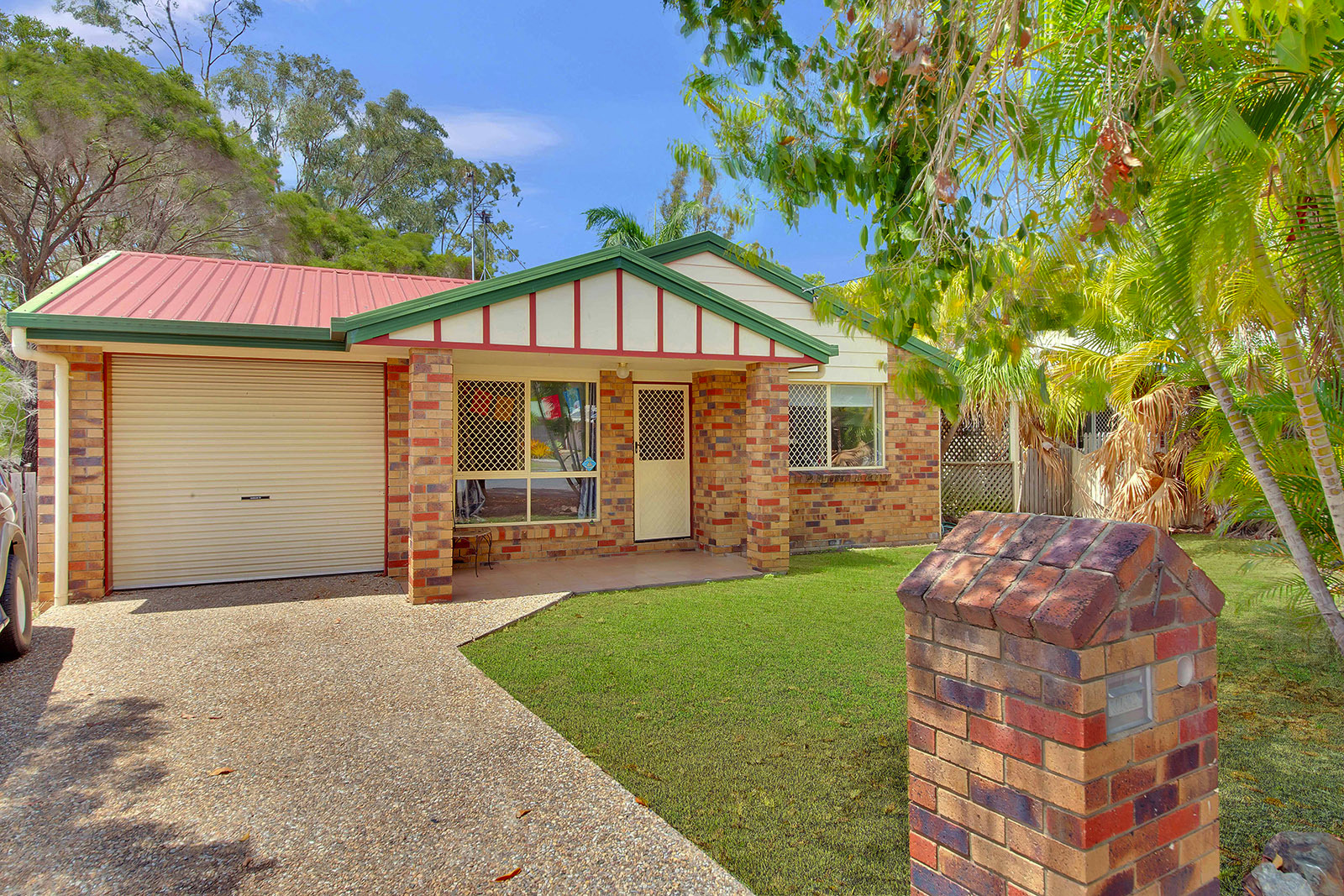 Gladstone Real Estate PERFECT LOCATION