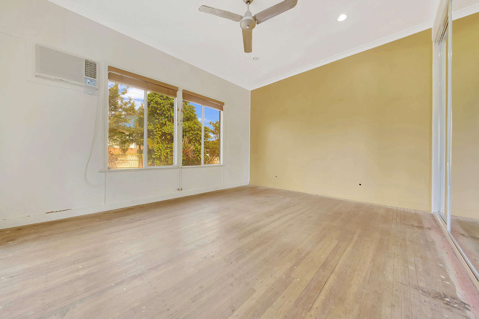 Gladstone Real Estate IDEAL RENOVATOR FOR SALE BY AUCTION MORTGAGEE IN POSSESSION