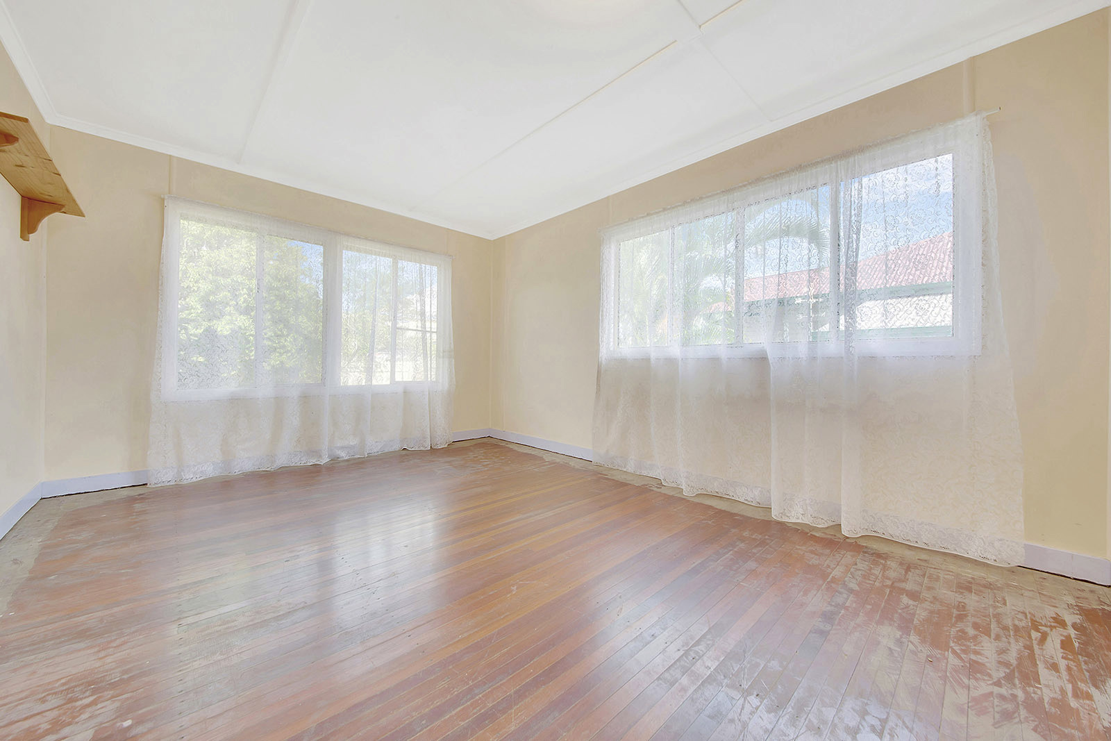 Gladstone Real Estate IDEAL RENOVATOR FOR SALE BY AUCTION
