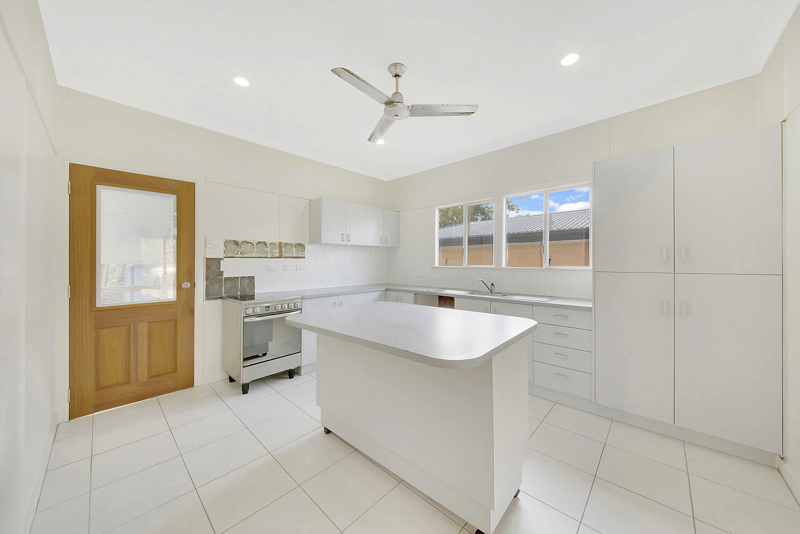 Gladstone Real Estate IDEAL RENOVATOR FOR SALE BY AUCTION MORTGAGEE IN POSSESSION