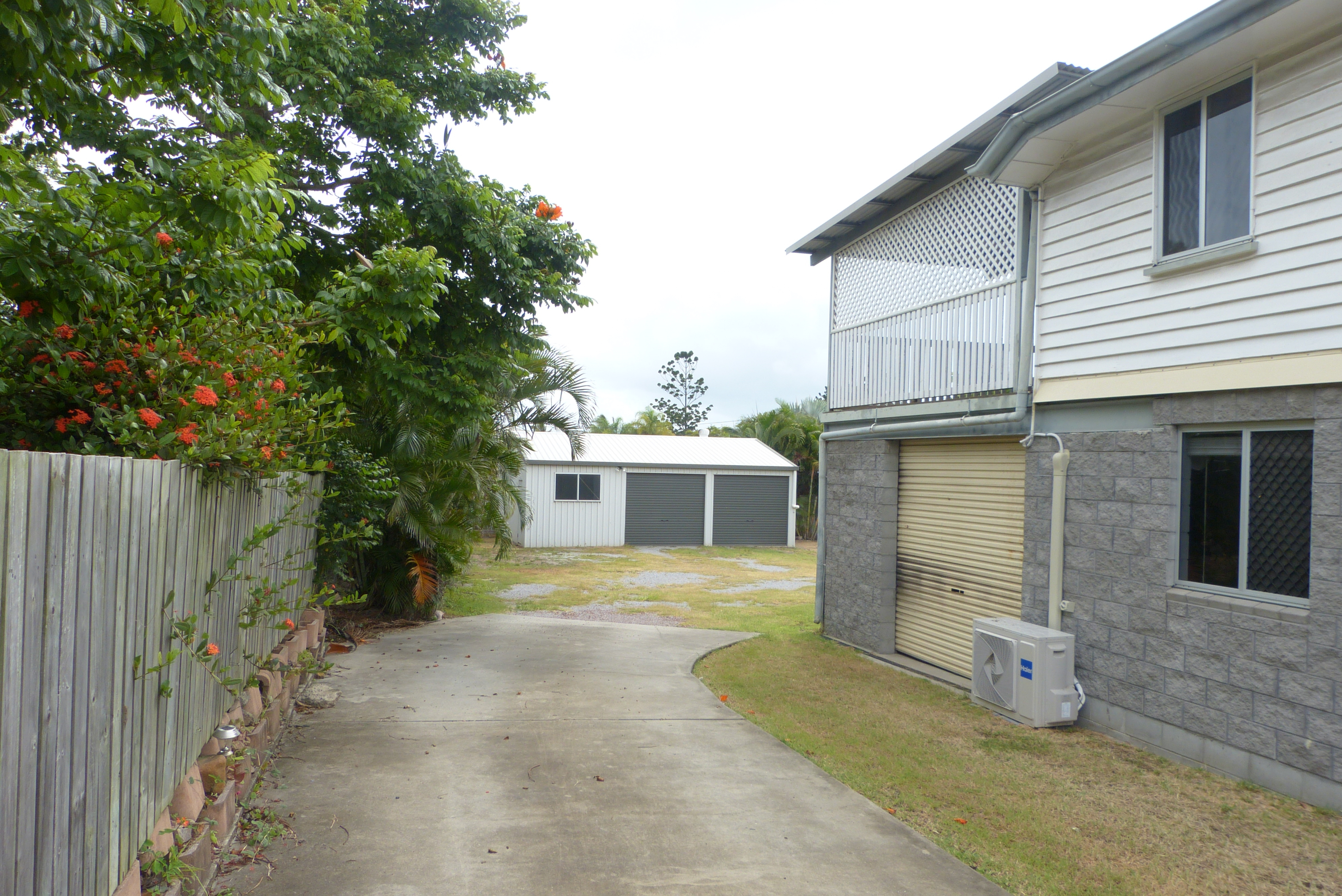 Gladstone Real Estate BIG SHED!! DUAL LIVING!!