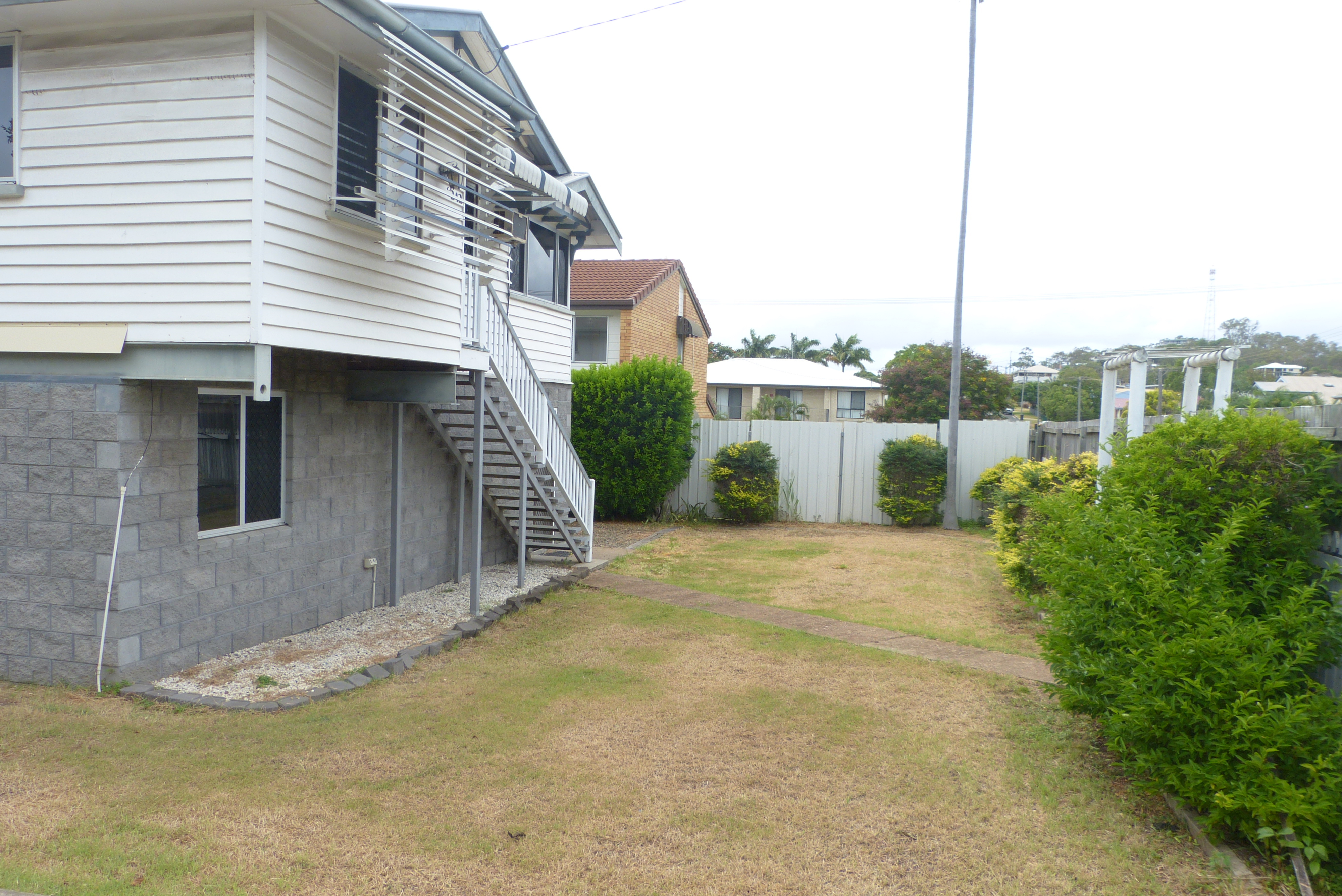 Gladstone Real Estate BIG SHED!! DUAL LIVING!!