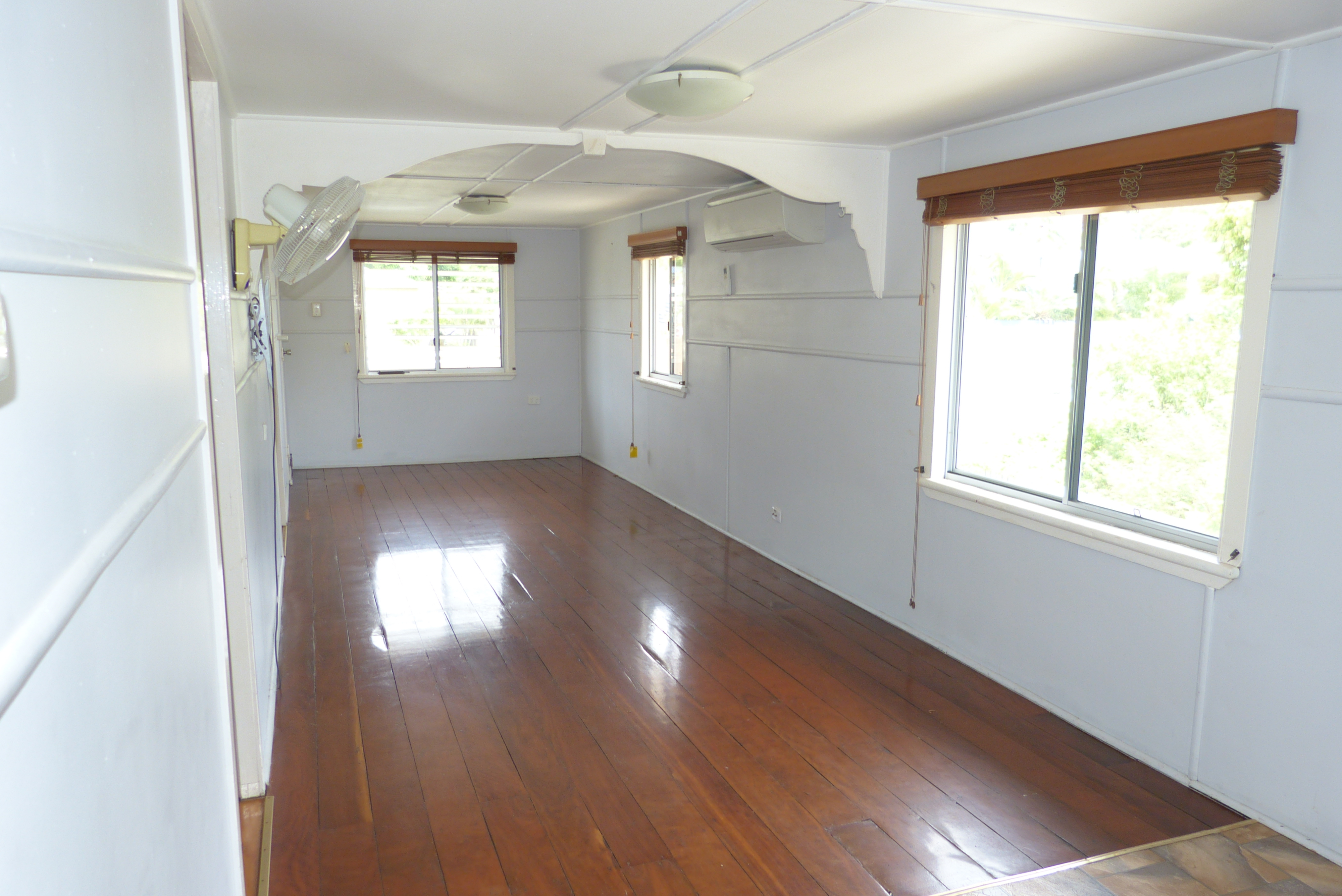 Gladstone Real Estate BIG SHED!! DUAL LIVING!!