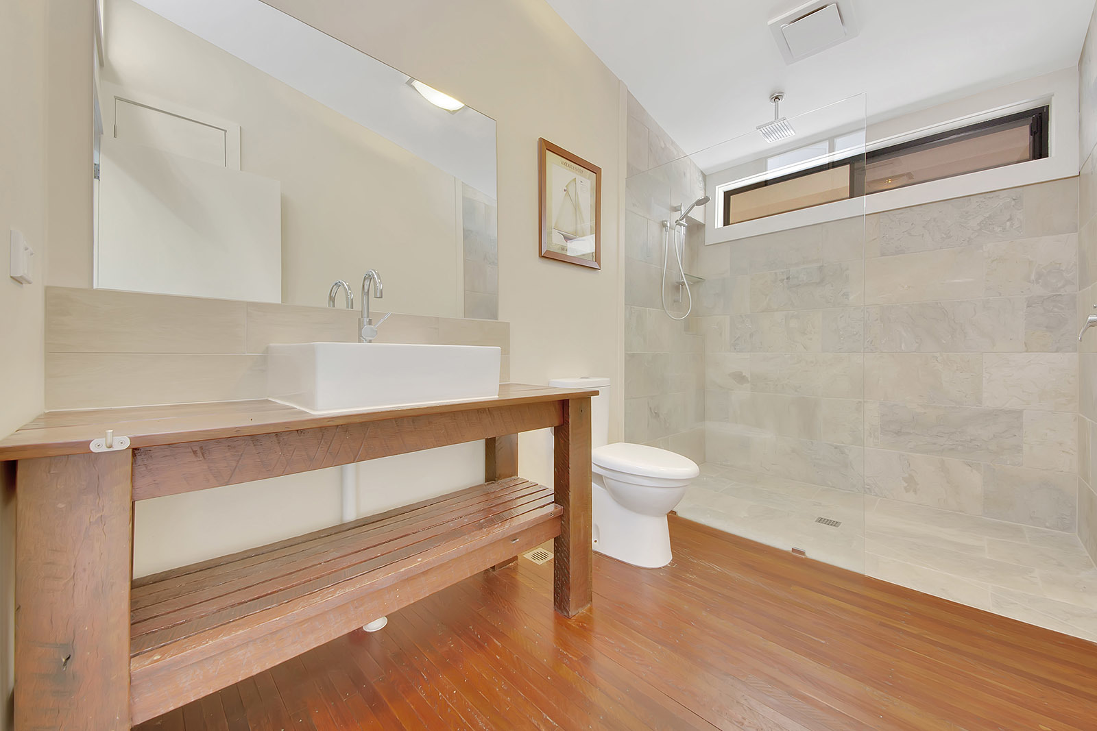 Gladstone Real Estate Beautiful Self Contained & Furnished Home