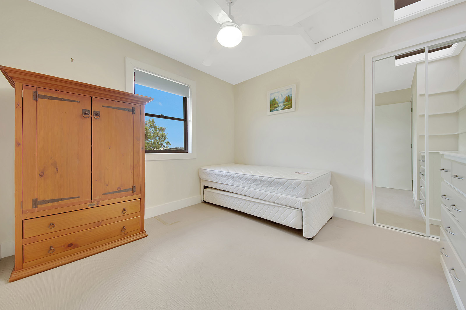 Gladstone Real Estate Beautiful Self Contained & Furnished Home