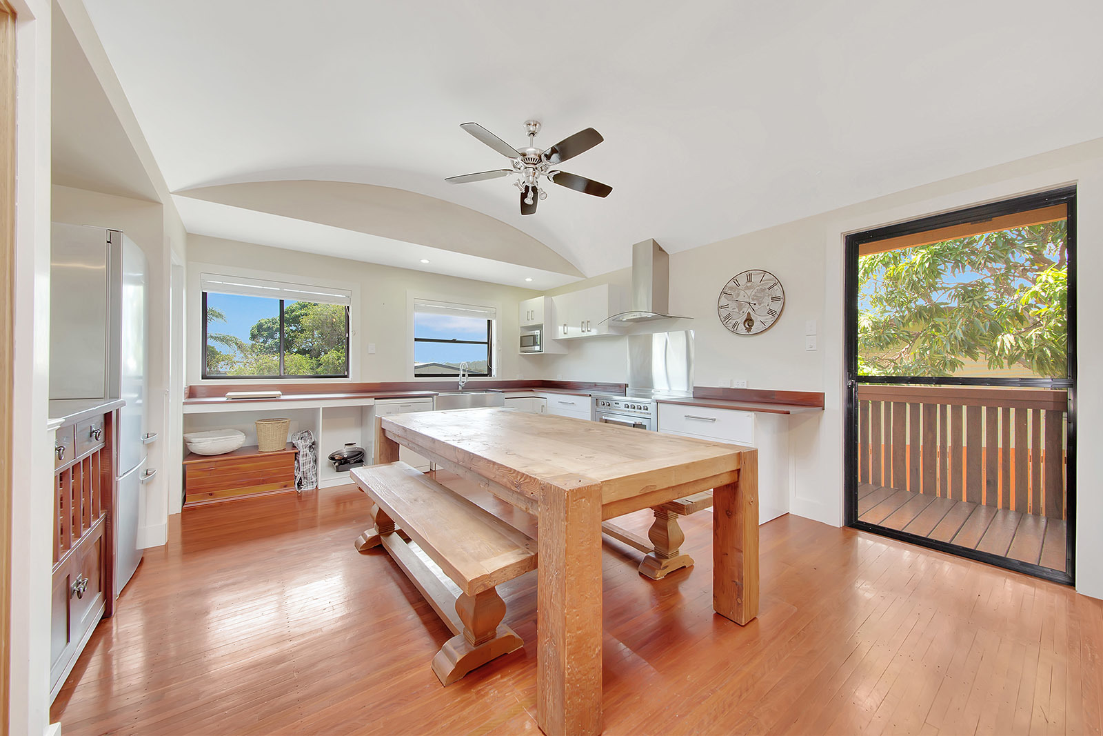 Gladstone Real Estate Beautiful Self Contained & Furnished Home