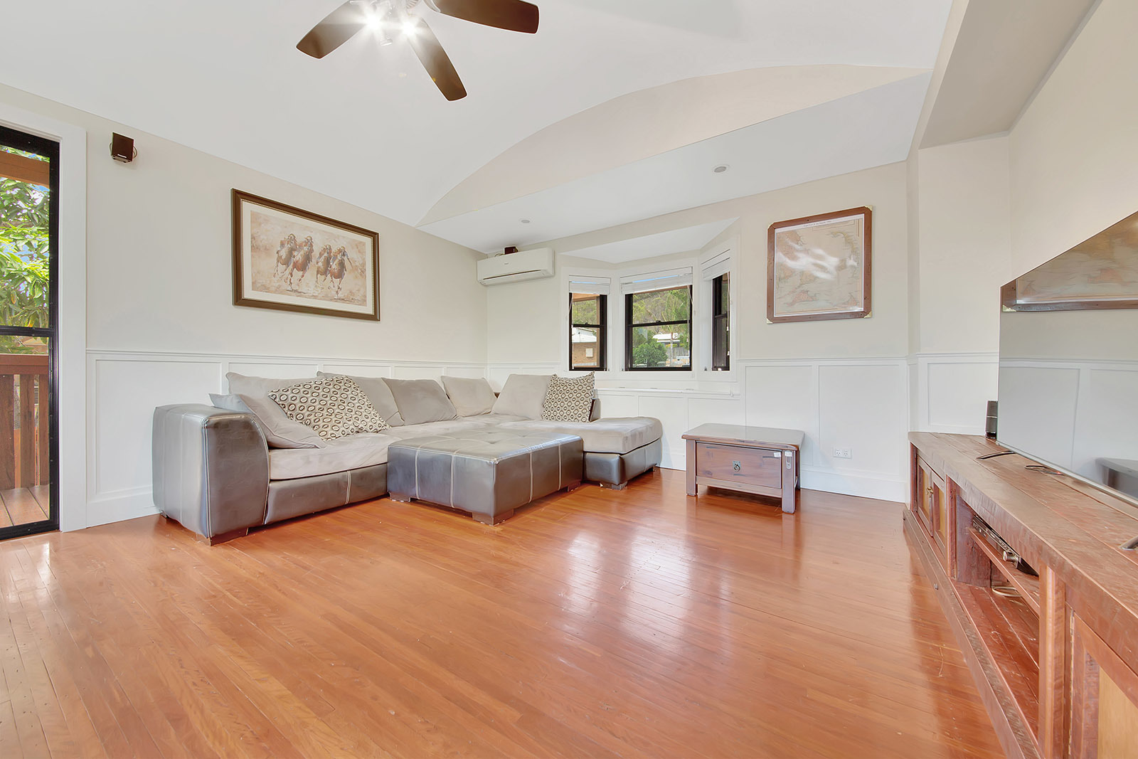 Gladstone Real Estate Beautiful Self Contained & Furnished Home