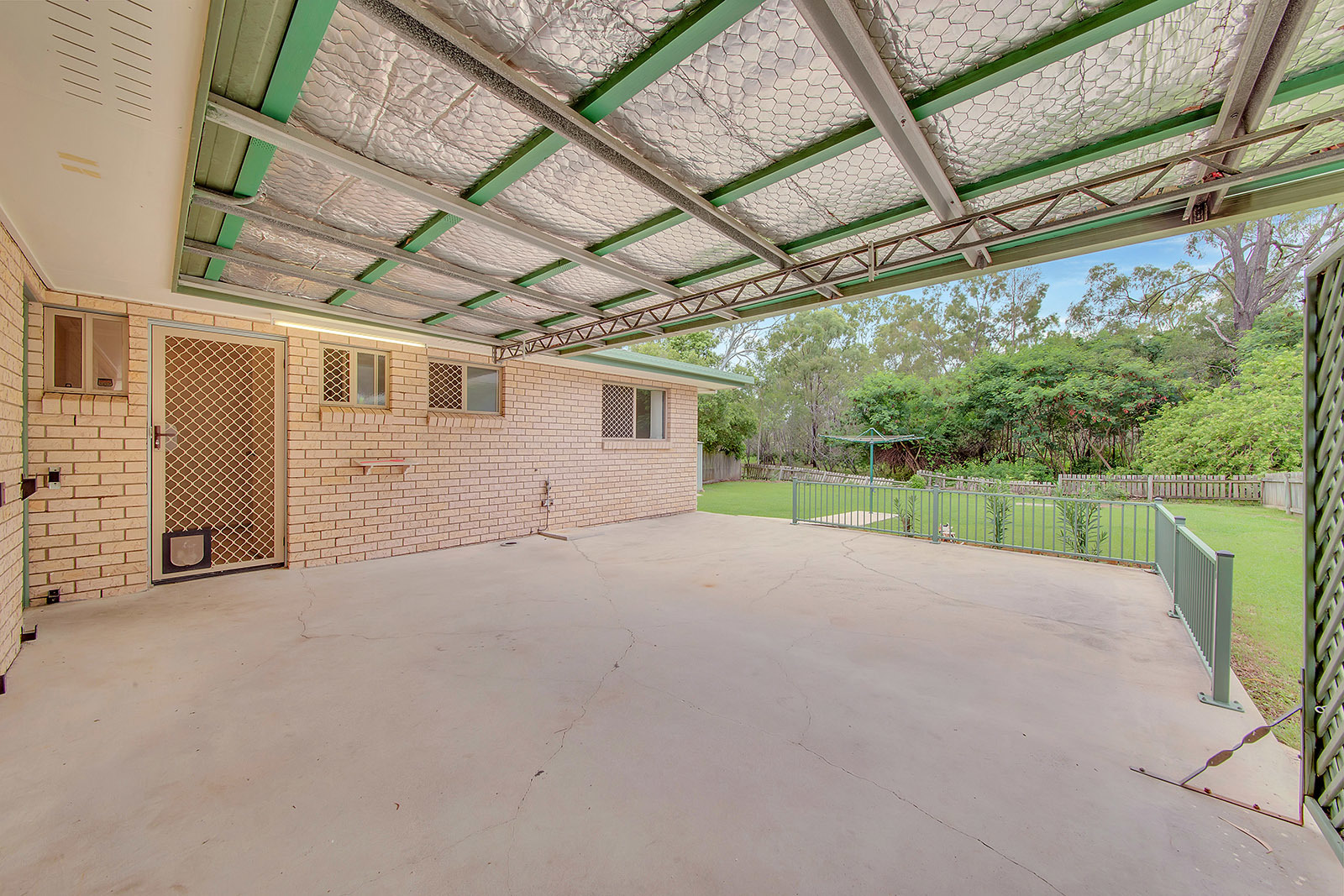 Gladstone Real Estate LOW SET BRICK IN TELINA