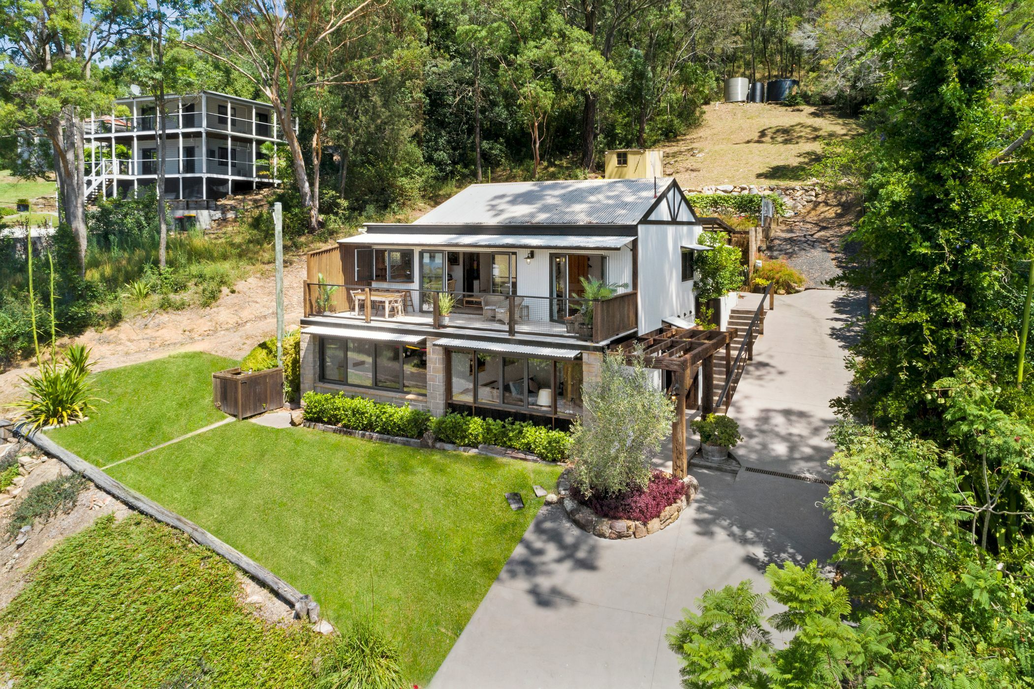 Beautifully Reimagined Spencer Village Retreat Vella Iverson Real Estate