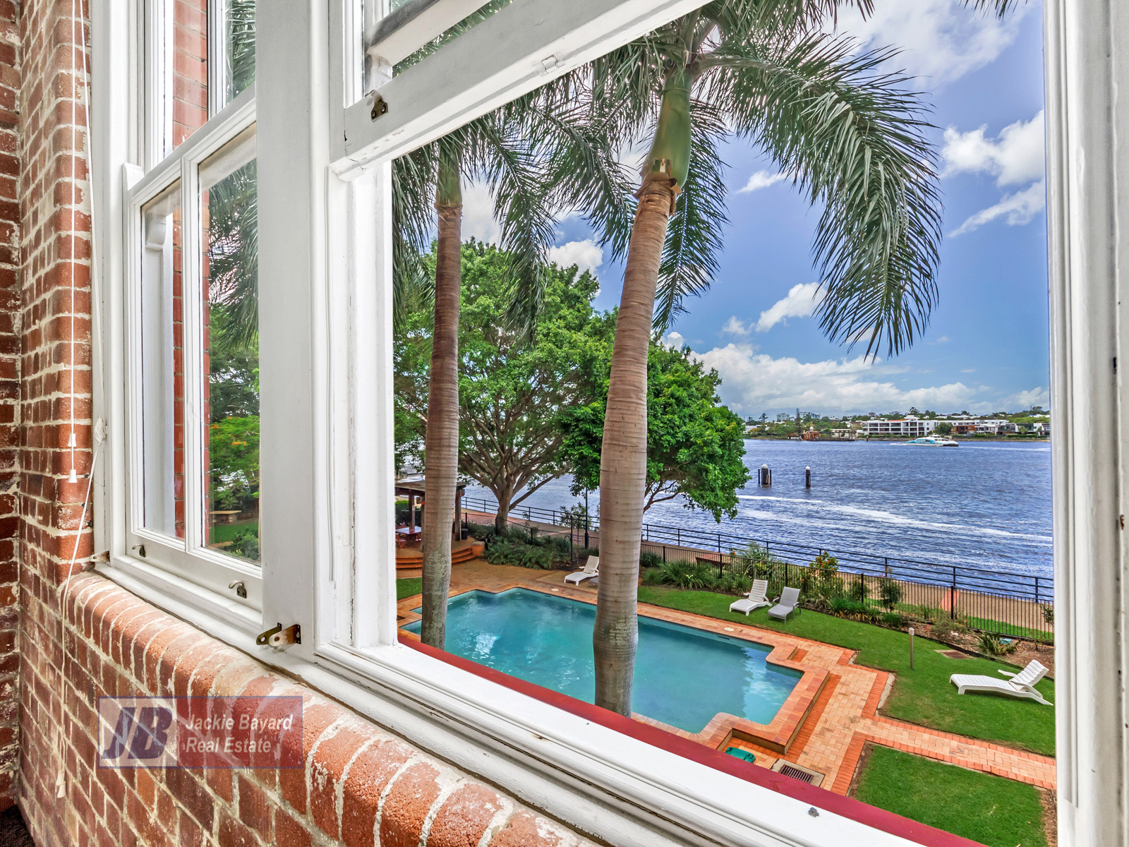 Jackie Bayard Real Estate DIRECT RIVERFRONT WOOLSTORE!