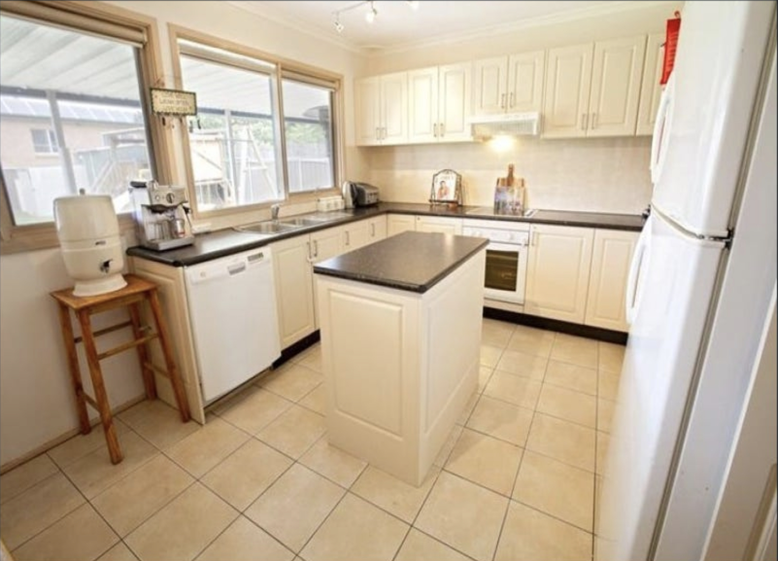 James Kelly Real Estate Spacious 4 Bedroom Home in Quiet CulDeSac! AVAILABLE NOW!!